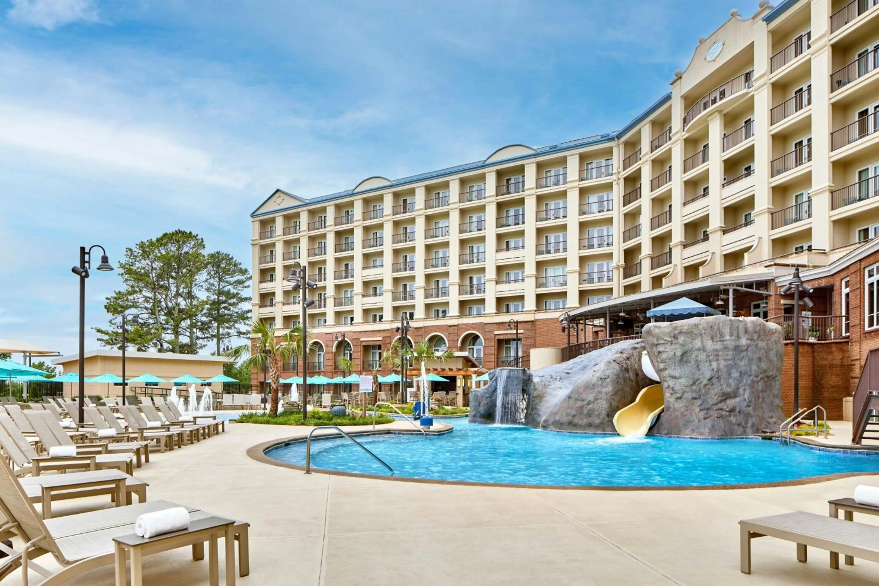 Swimming pool in Renaissance Shoals Resort & Spa