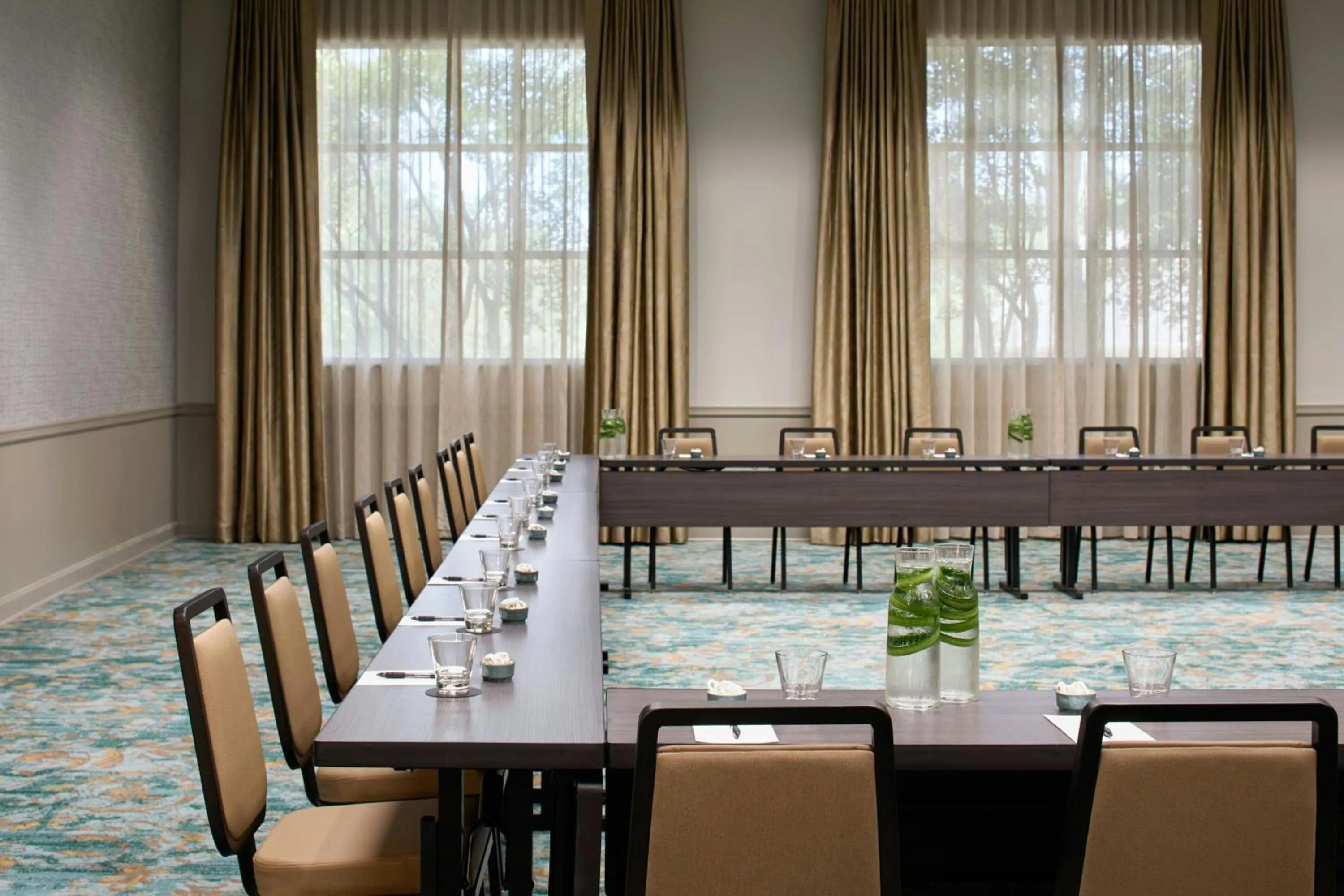 Meeting/conference room in Renaissance Shoals Resort & Spa