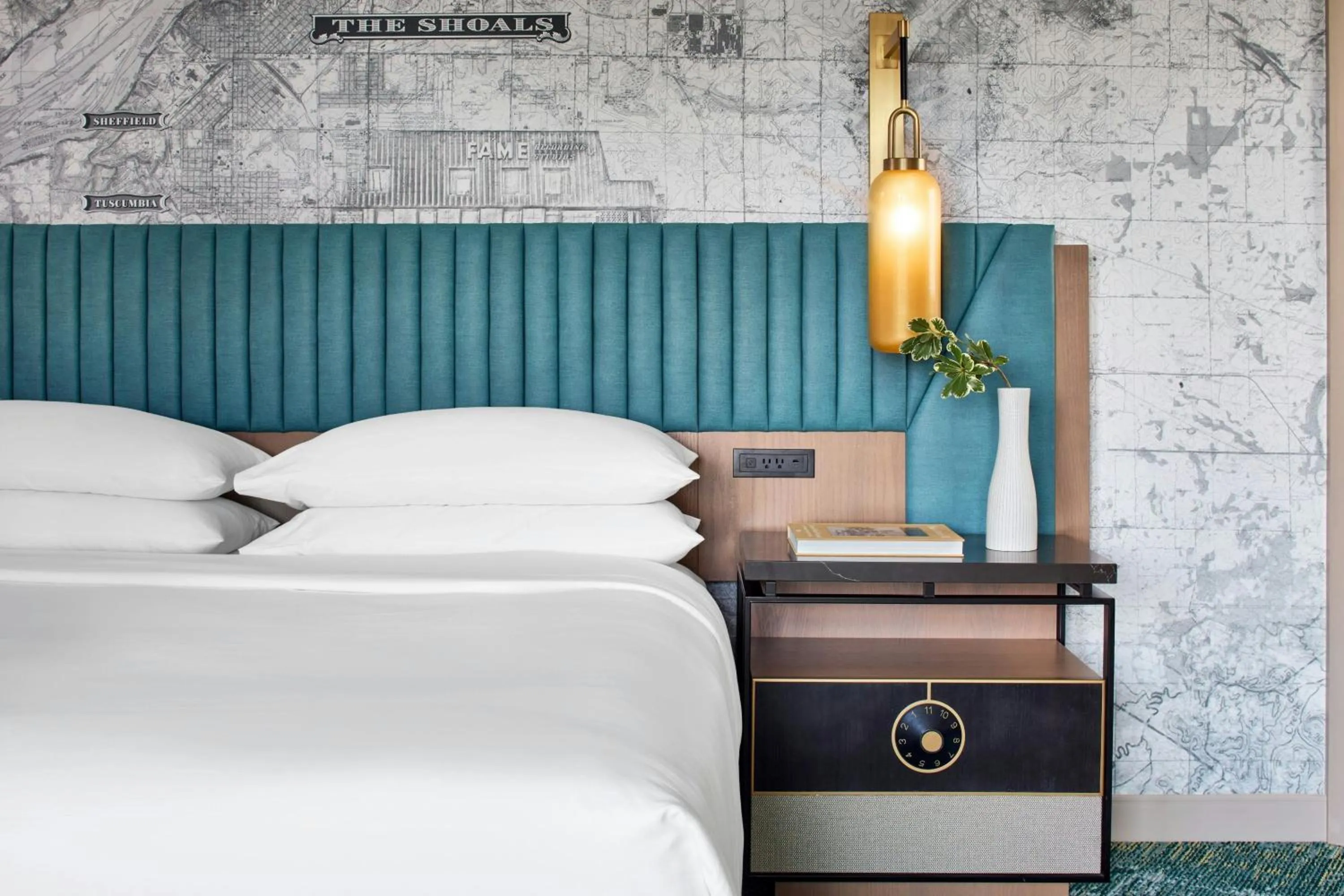 Photo of the whole room, Bed in Renaissance Shoals Resort & Spa