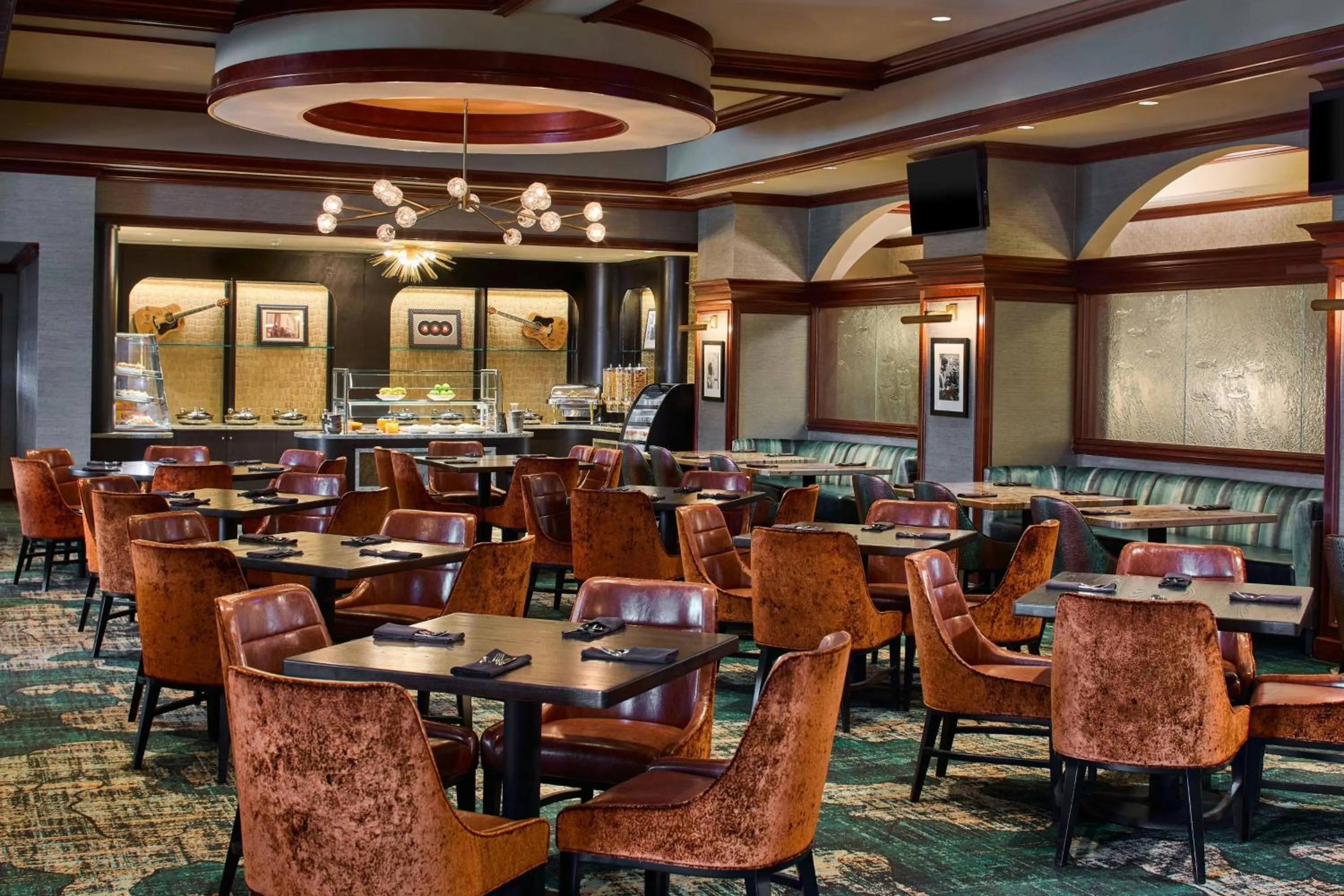 Lounge or bar in Renaissance Shoals Resort & Spa
