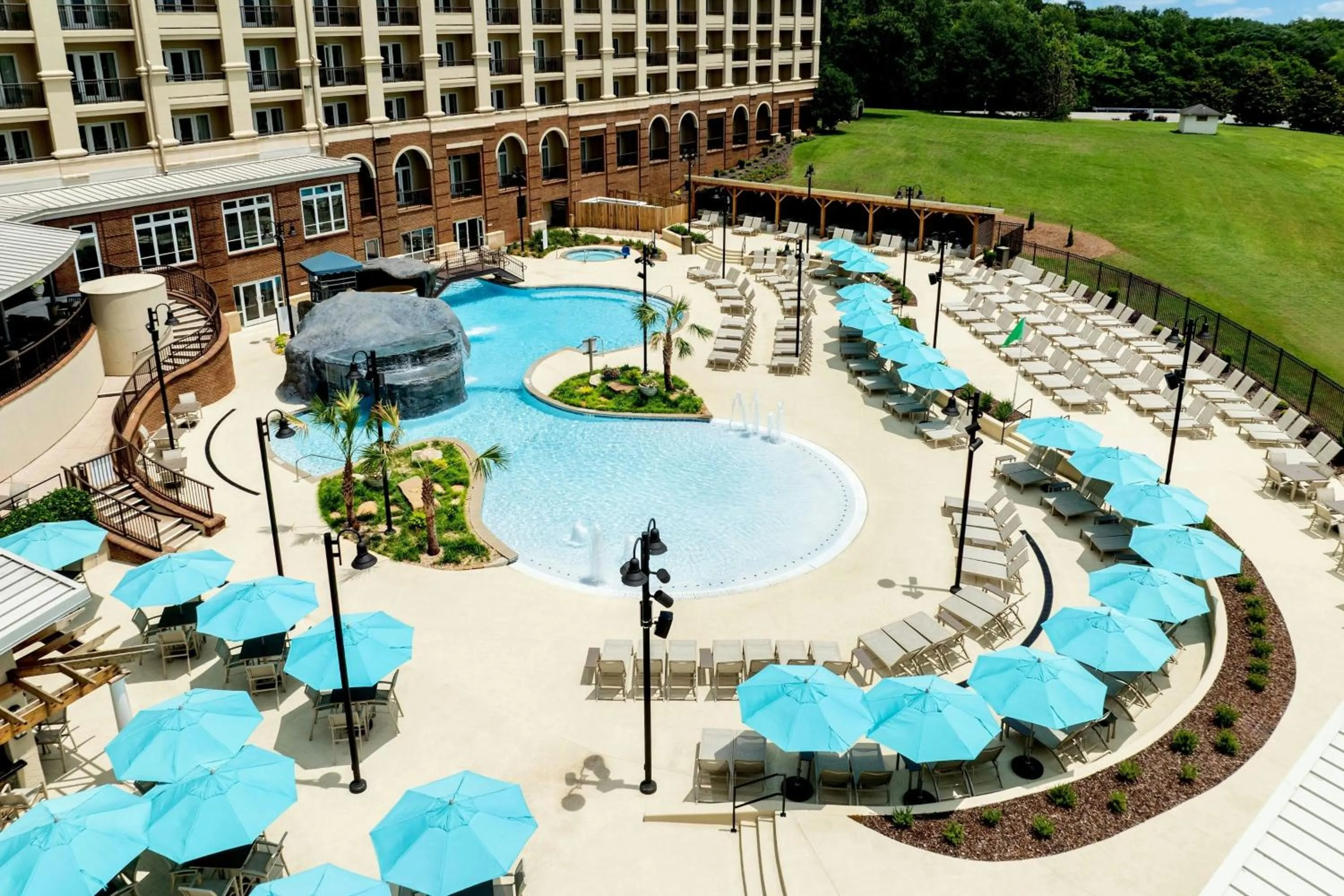 Swimming pool in Renaissance Shoals Resort & Spa
