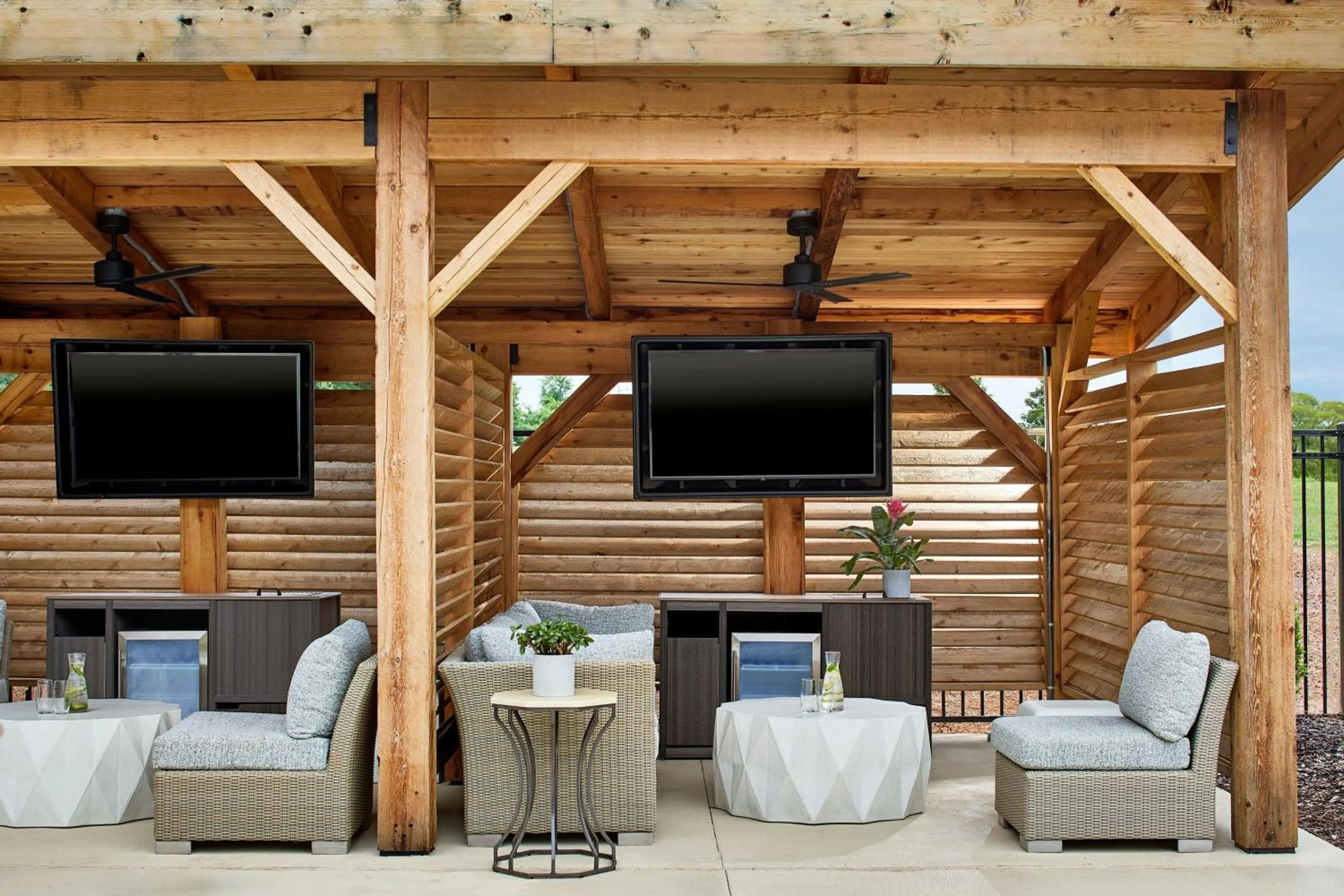 Swimming pool in Renaissance Shoals Resort & Spa