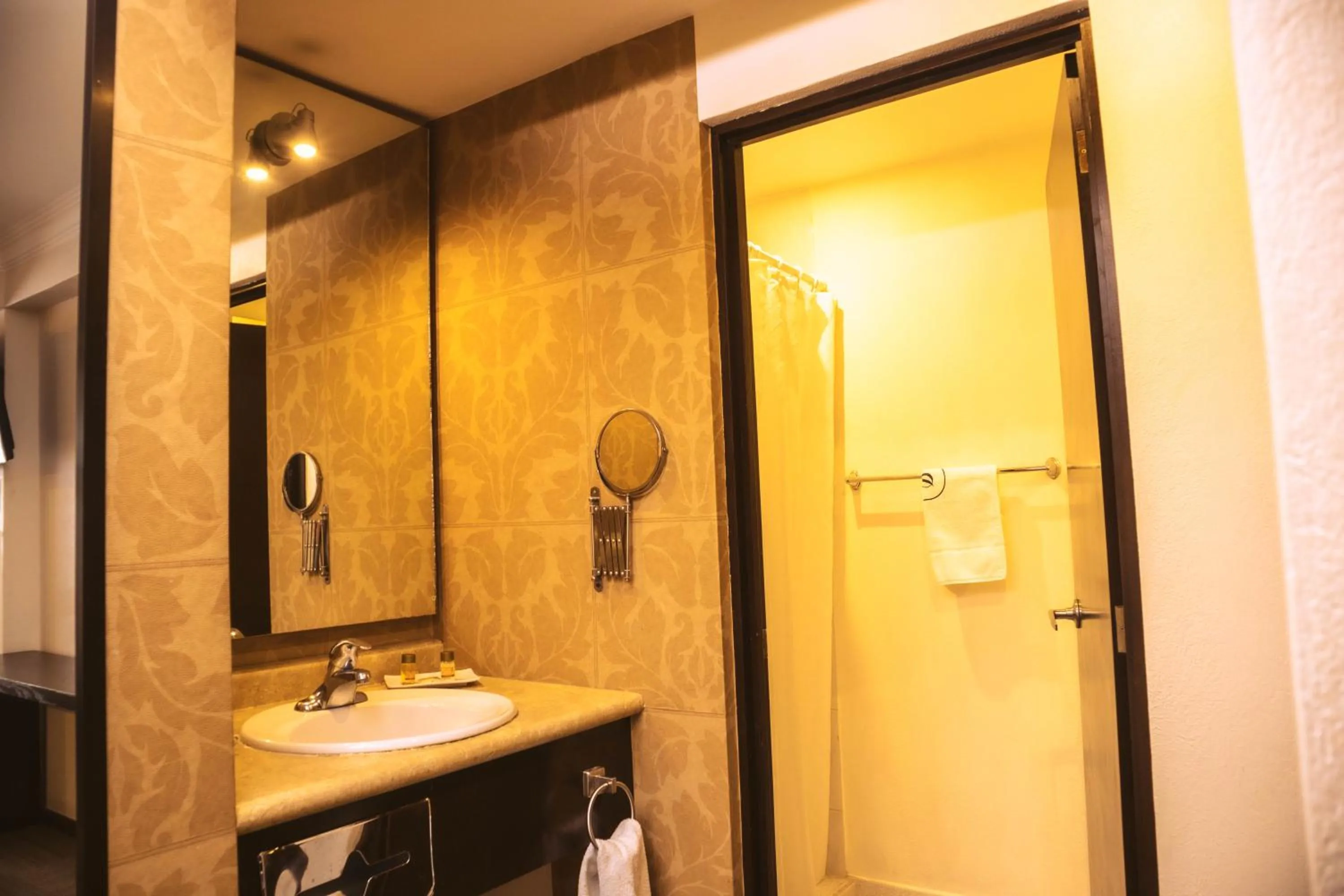 Bathroom in Hotel Clara Luna