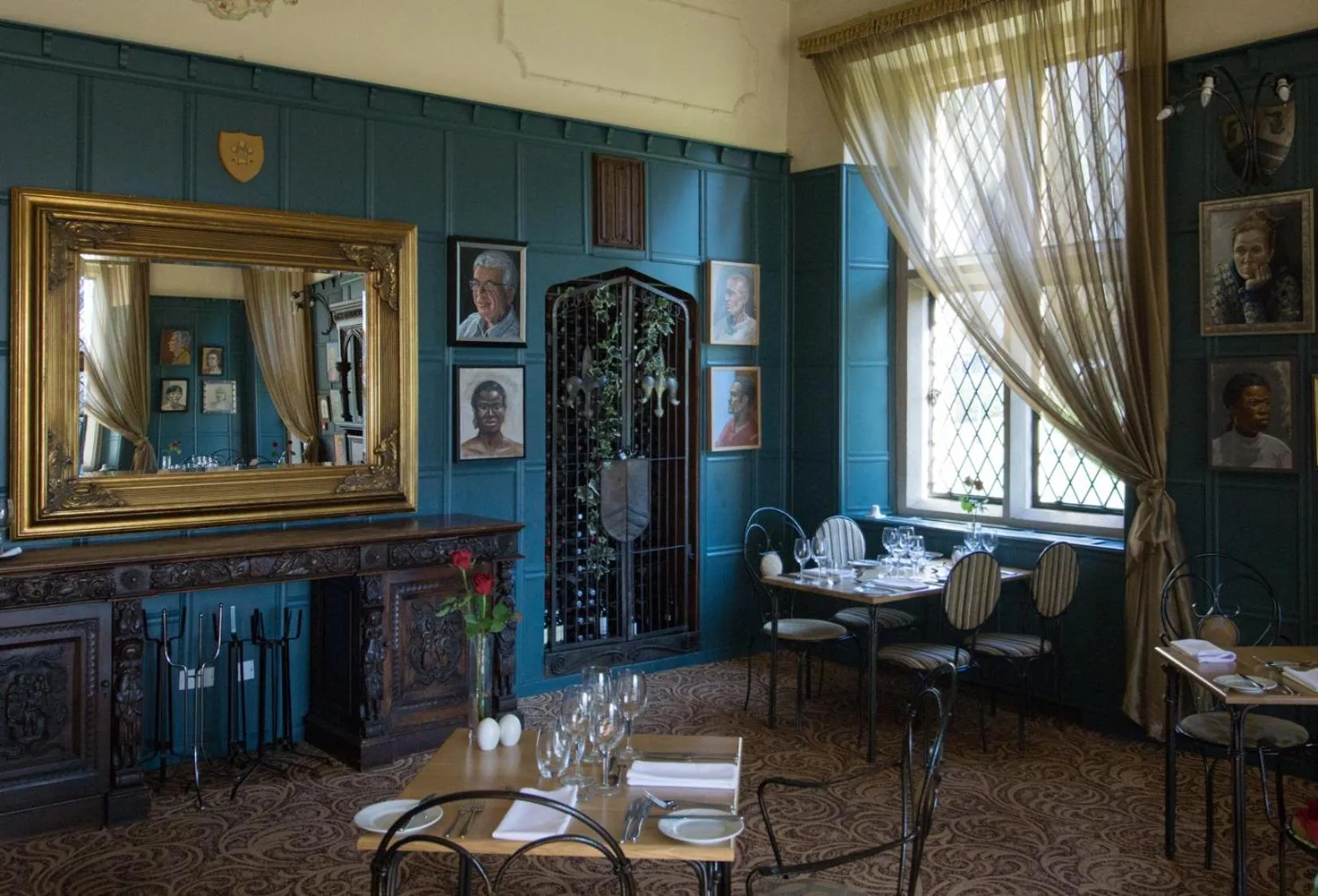 Restaurant/places to eat in Miskin Manor Hotel