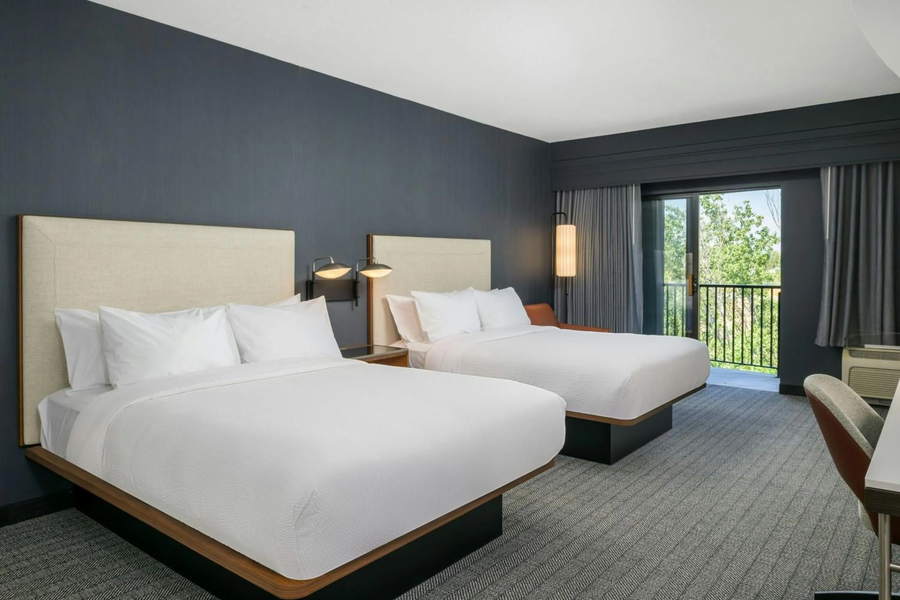 Photo of the whole room, Bed in Courtyard Missoula