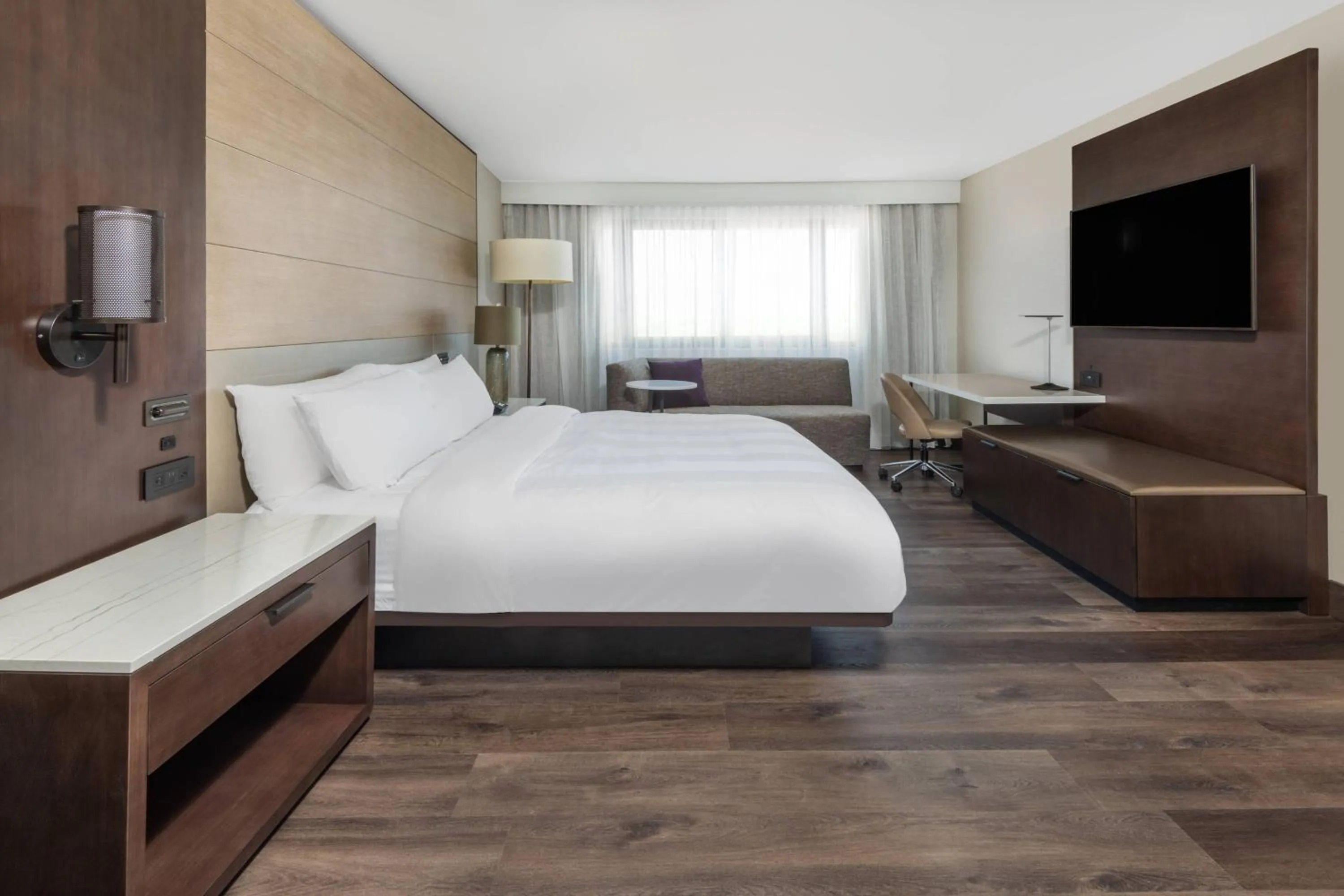 Bedroom, Bed in Madison Marriott West