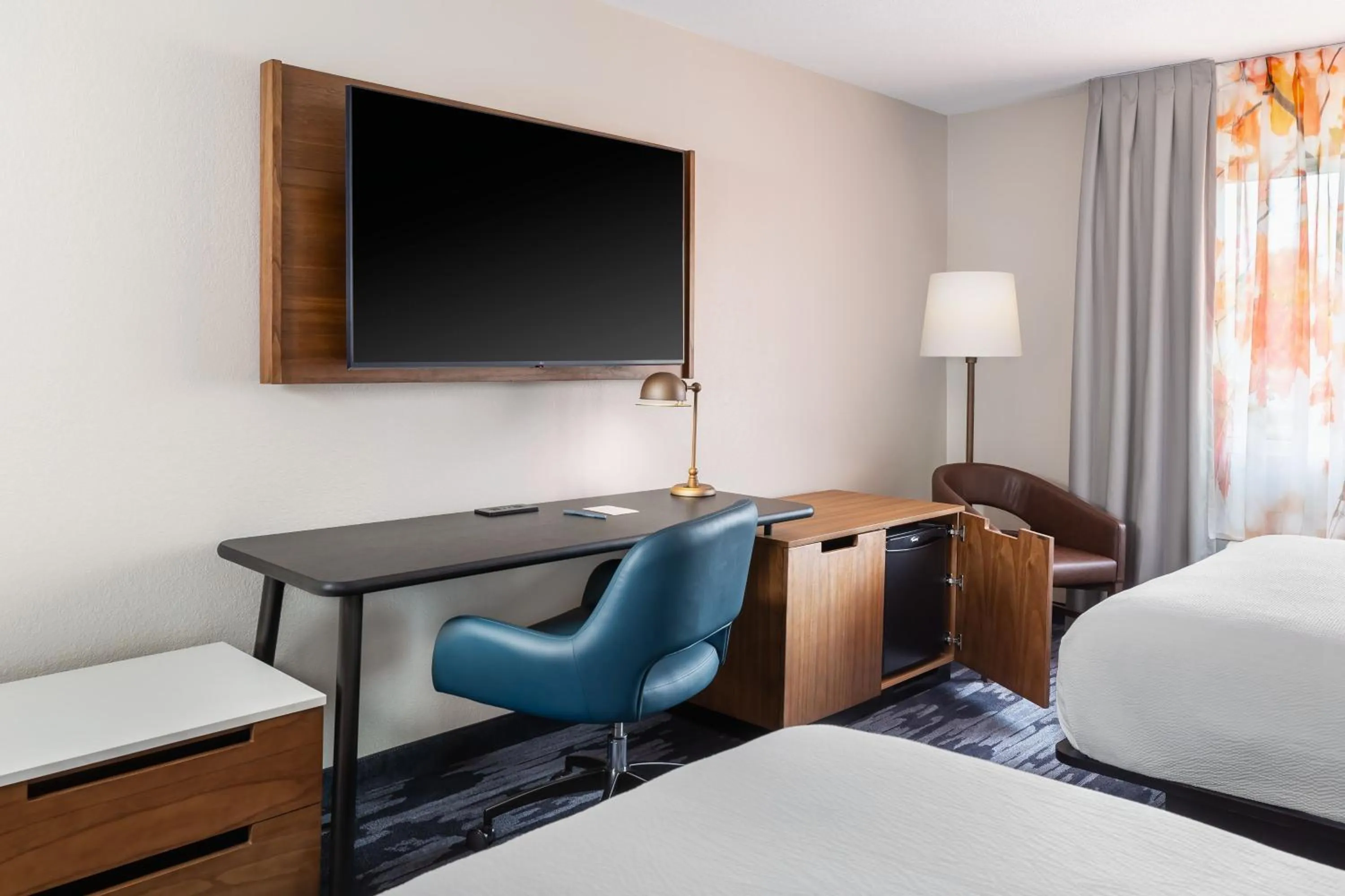 Photo of the whole room, Bed in Fairfield Inn & Suites Minneapolis Burnsville