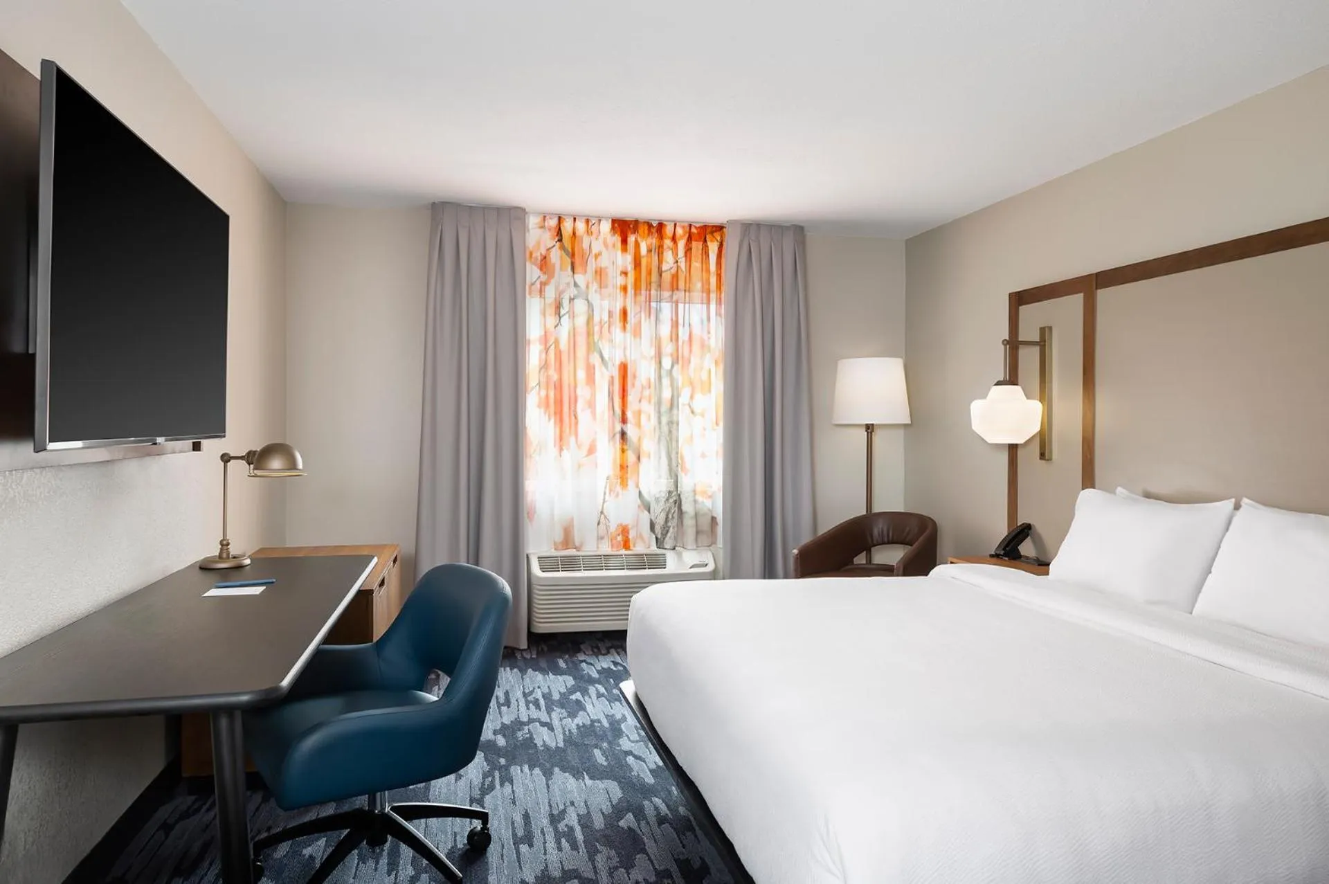 View (from property/room), Bed in Fairfield Inn & Suites Minneapolis Burnsville