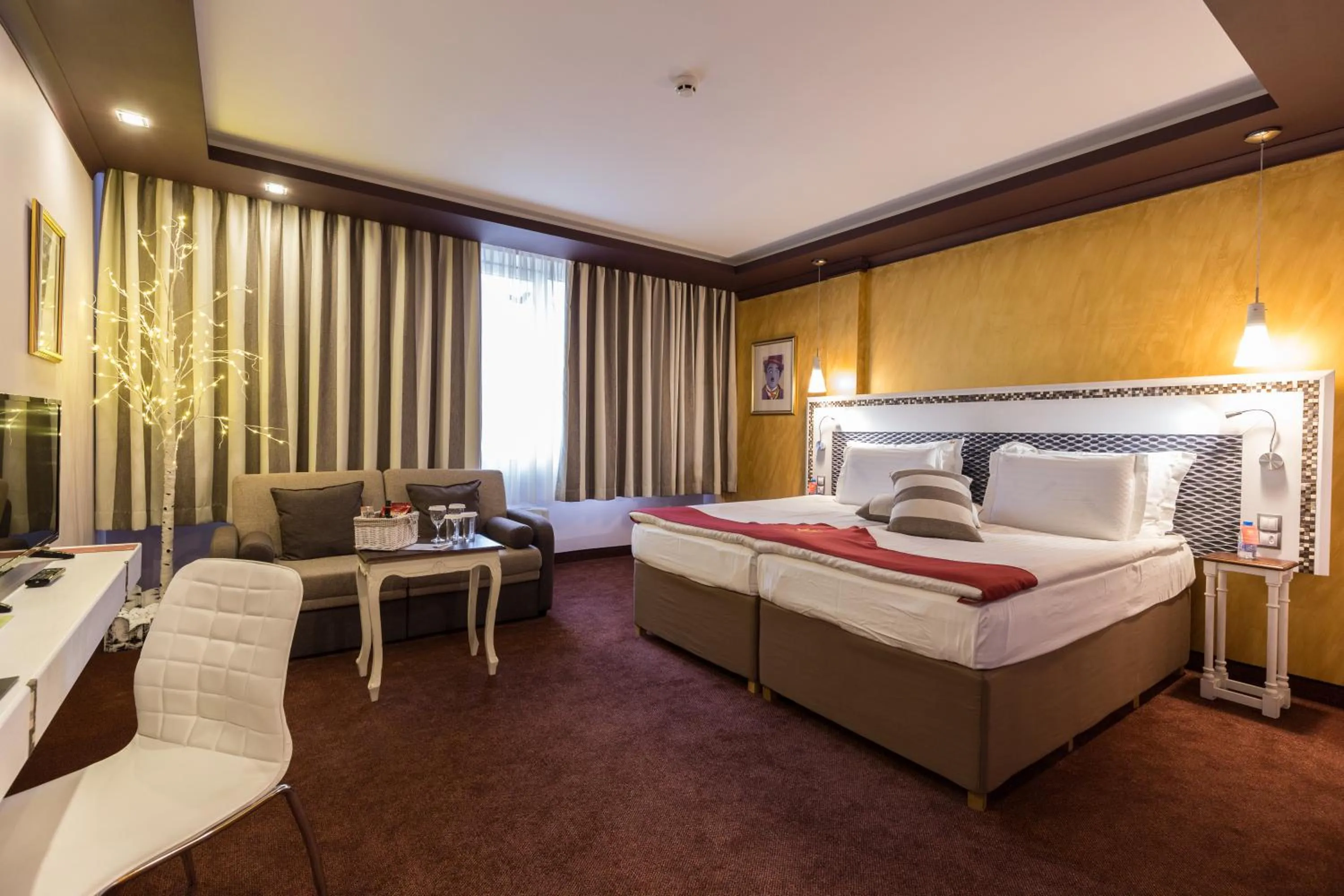 Bed in Diplomat Plaza Hotel & Resort