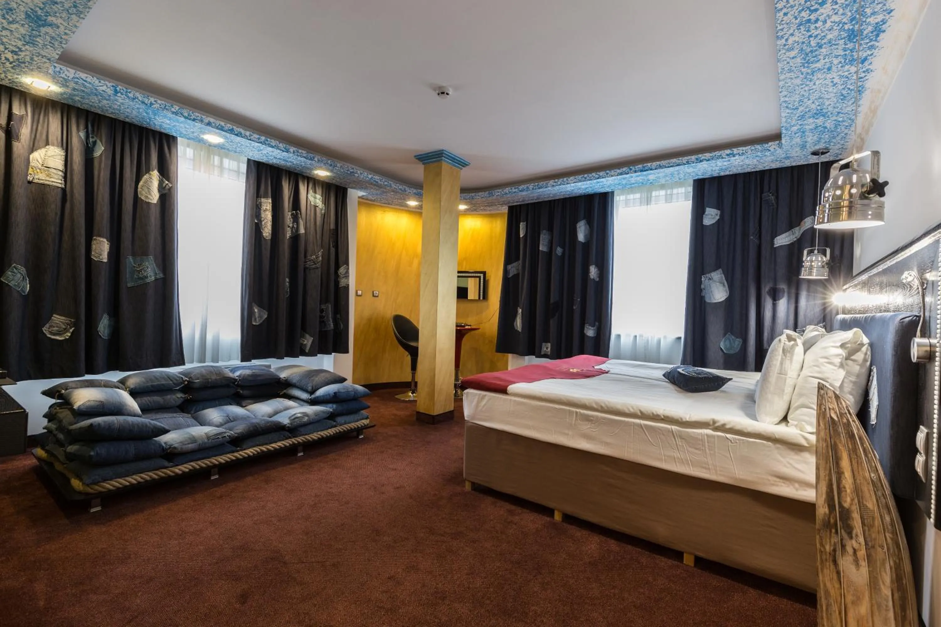 Bed in Diplomat Plaza Hotel & Resort