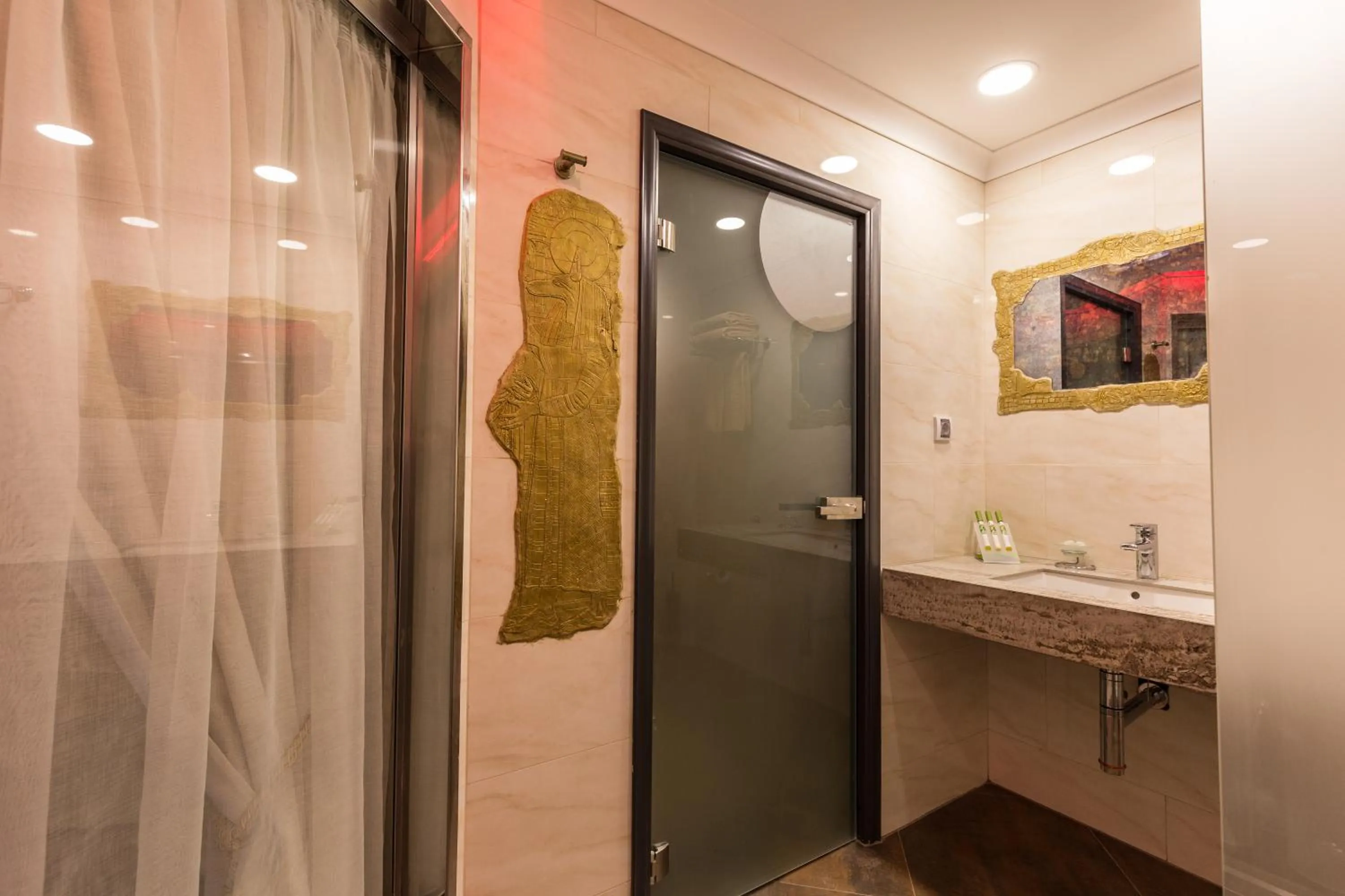 Diplomat Plaza Hotel & Resort