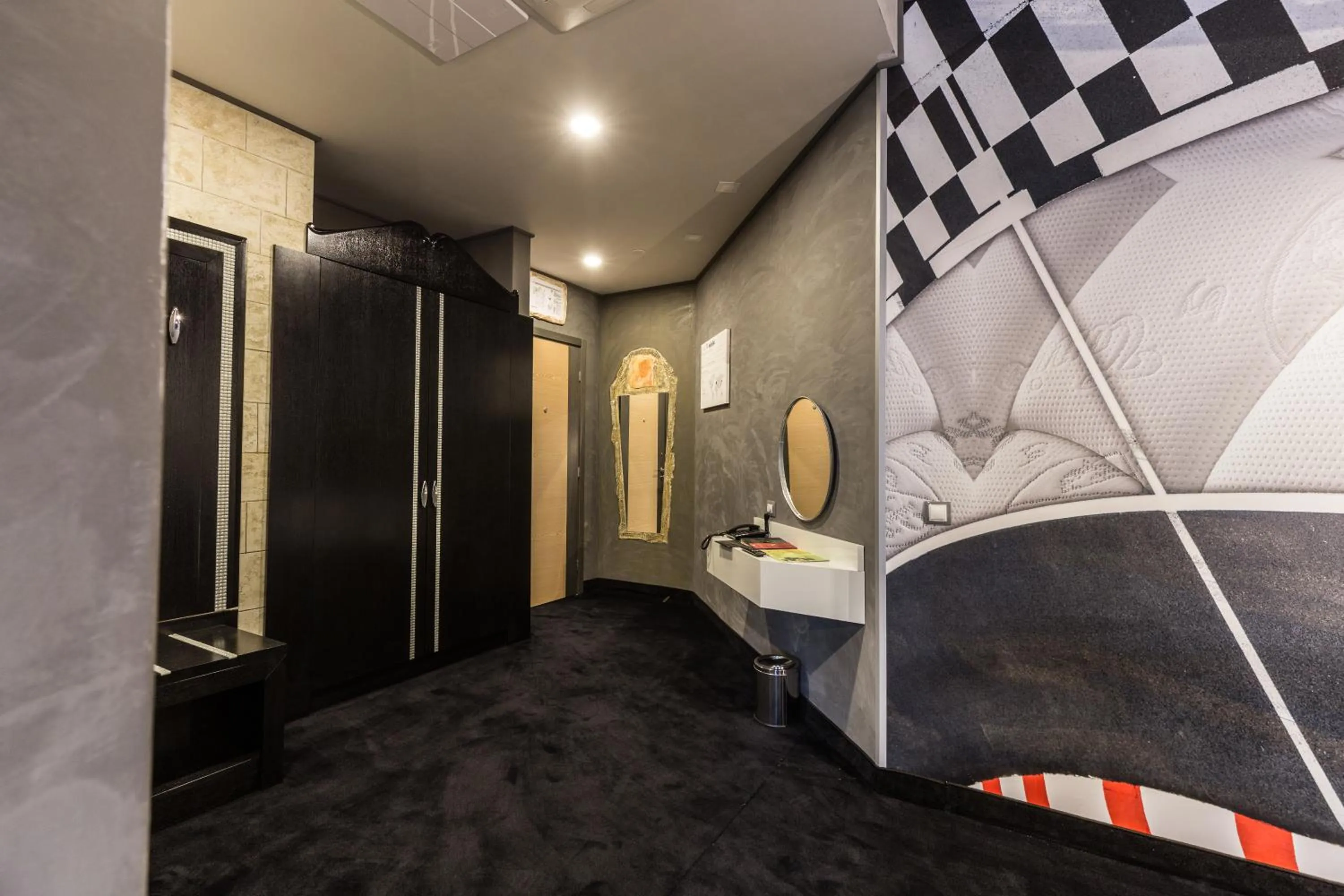 Diplomat Plaza Hotel & Resort