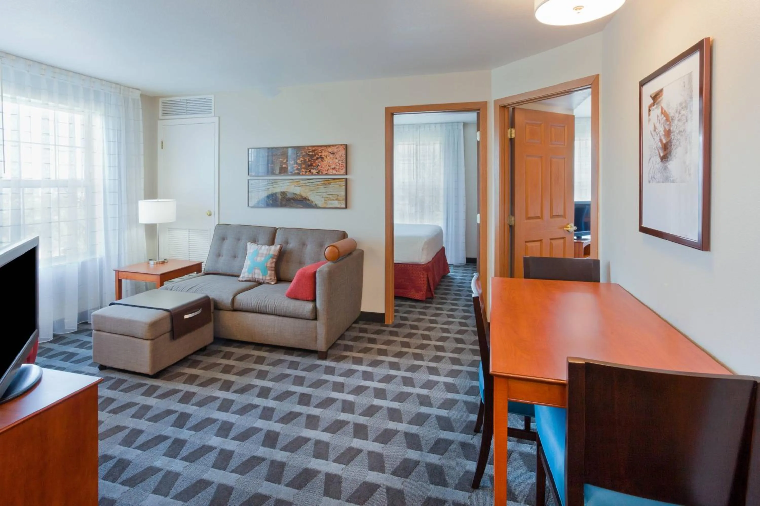 Living room in TownePlace Suites Minneapolis West/St. Louis Park