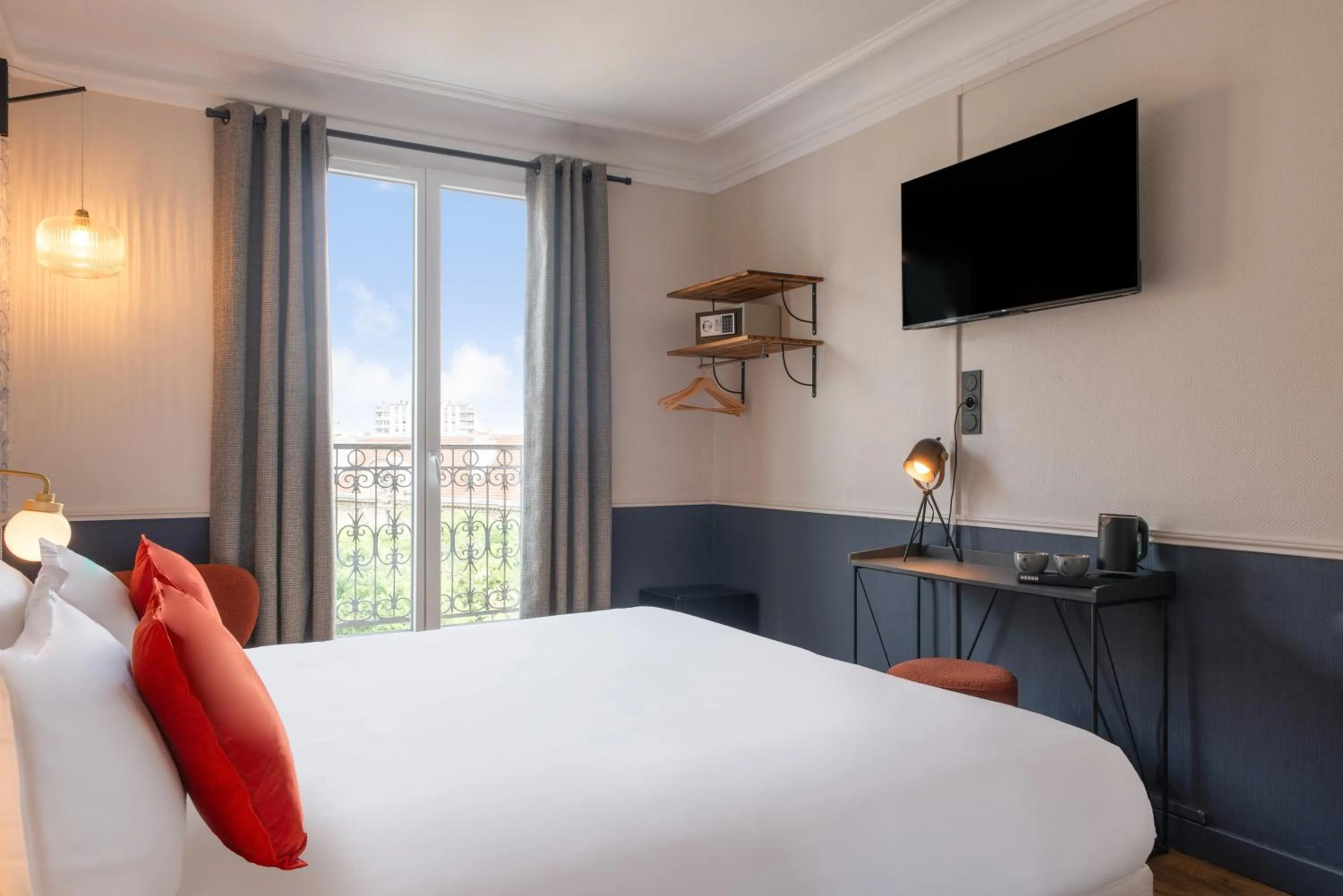 Bedroom, Bed in Hôtel Coypel by Magna Arbor