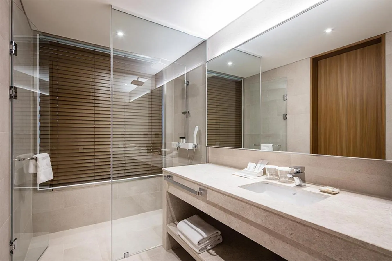 Shower in Ramada by Wyndham Seoul Sindorim