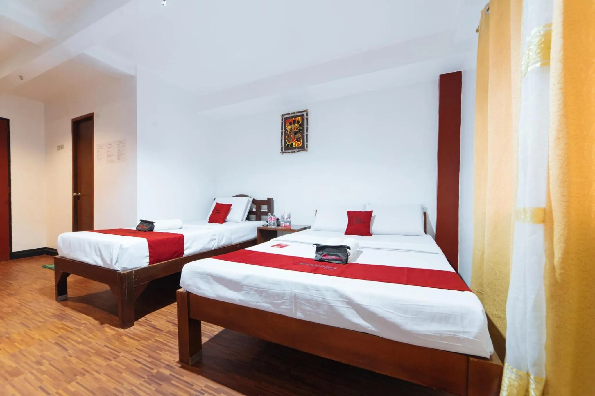 Photo of the whole room, Bed in RedDoorz at Nirvana Pension House