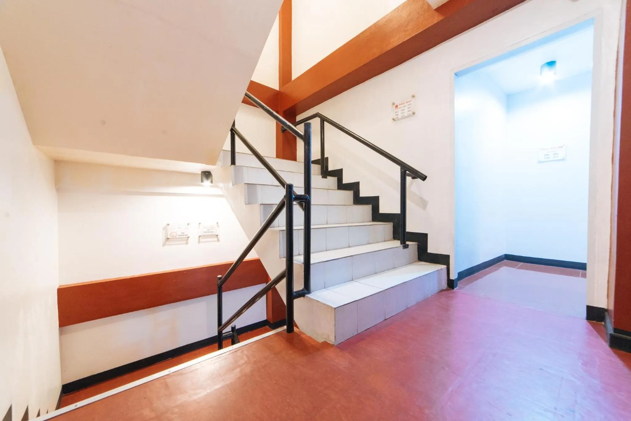 Area and facilities in RedDoorz at Nirvana Pension House