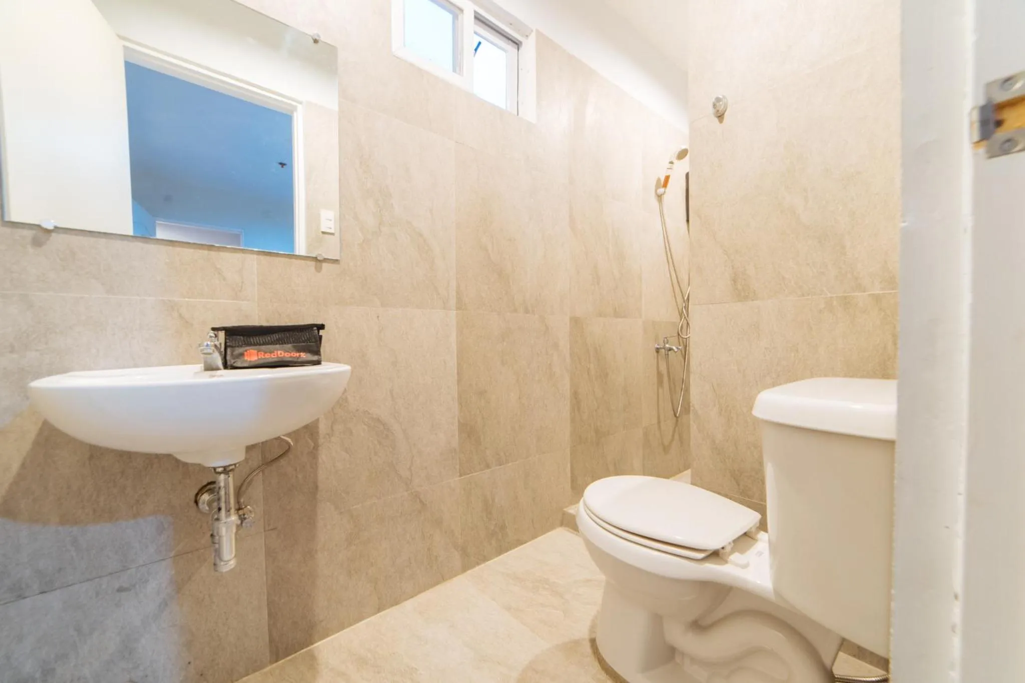 Shower in RedDoorz at Nirvana Pension House