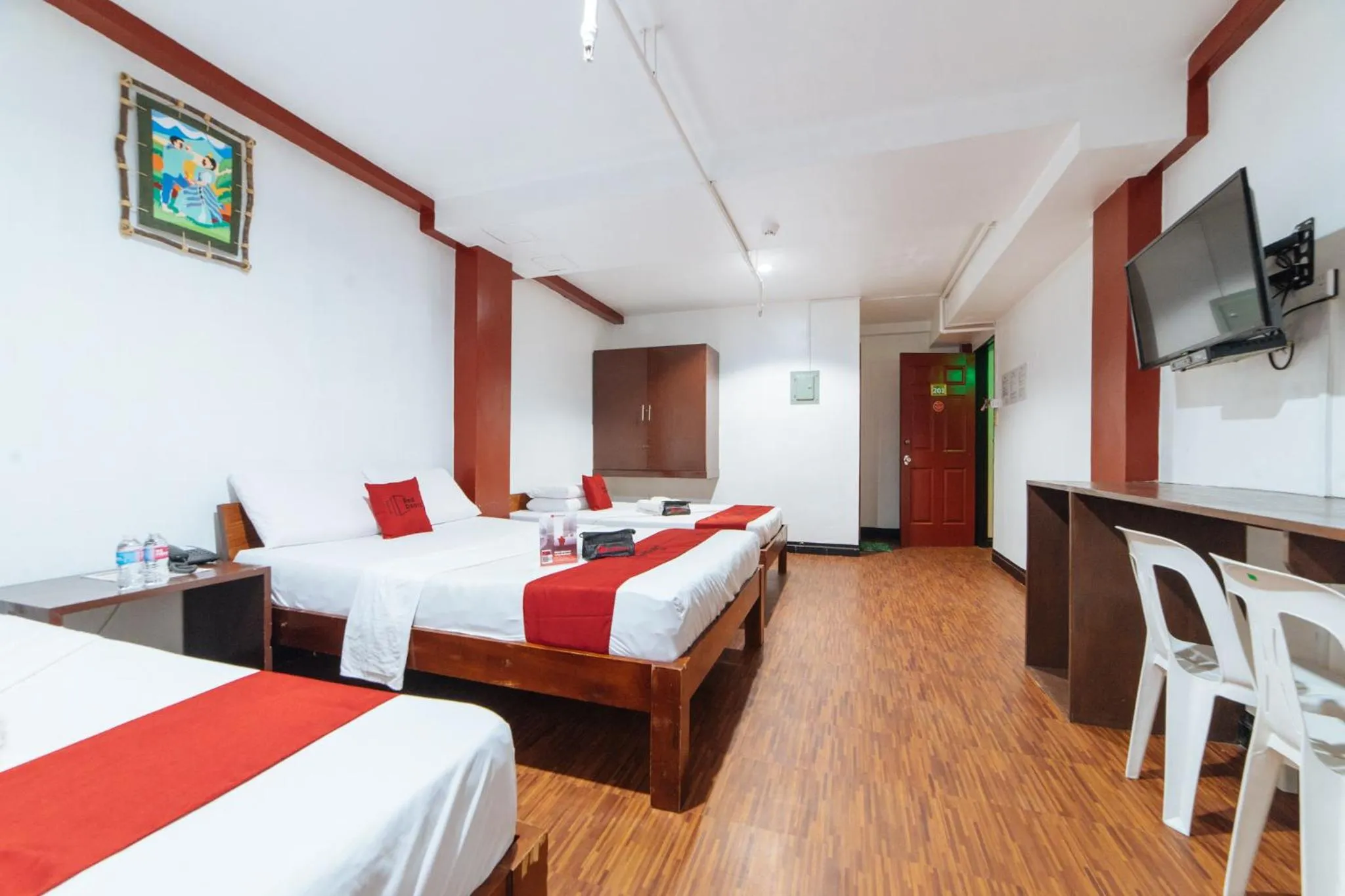 Bed in RedDoorz at Nirvana Pension House