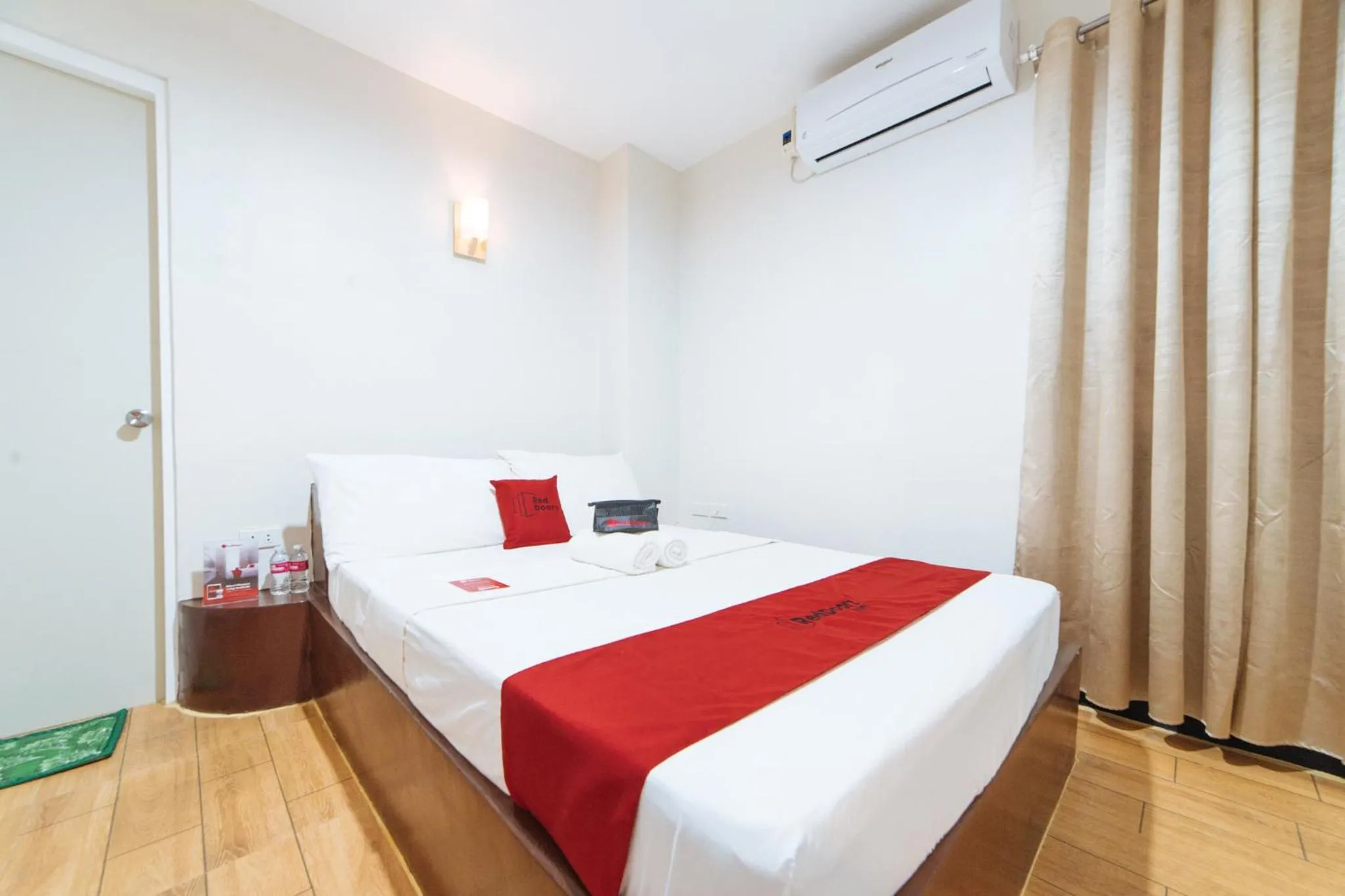 Bed in RedDoorz at Nirvana Pension House