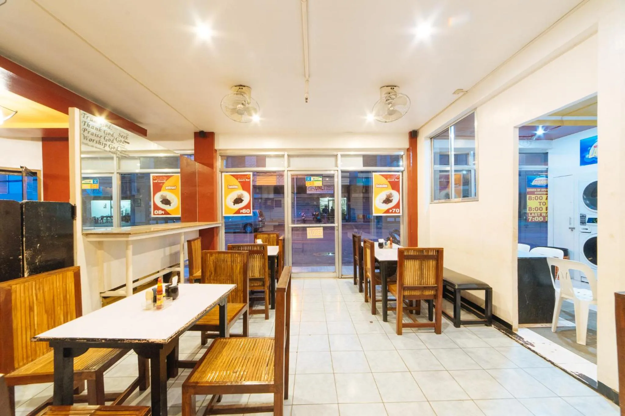 Restaurant/places to eat in RedDoorz at Nirvana Pension House