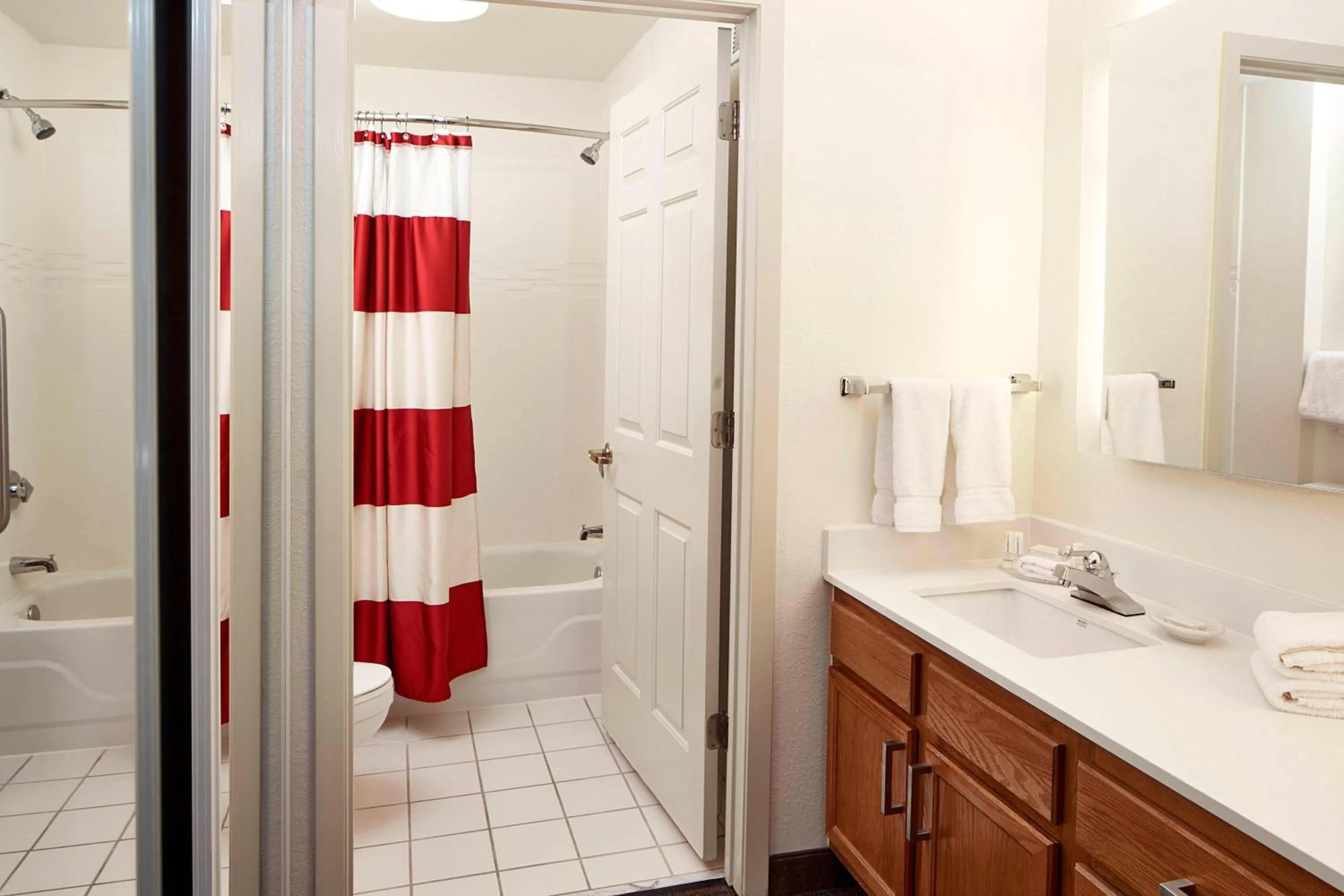 Bathroom in Residence Inn Minneapolis St. Paul/Roseville