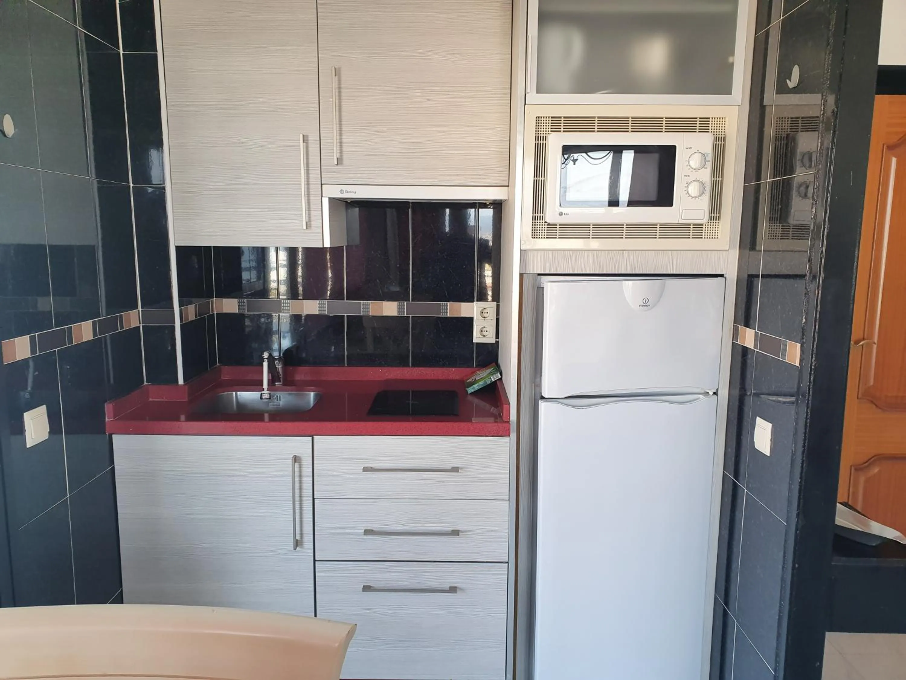 Kitchen or kitchenette in Apartamentos Mediterraneo