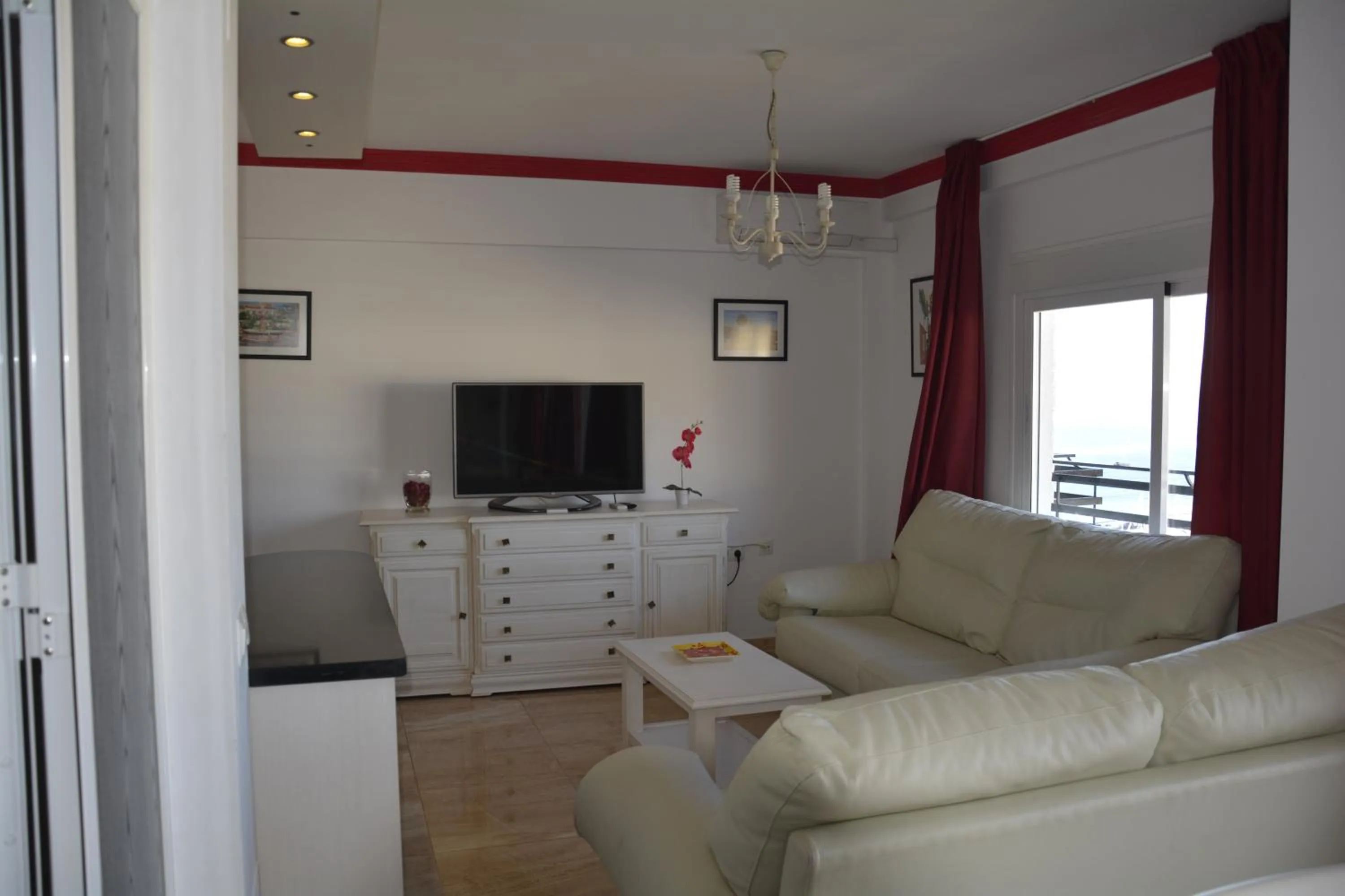Photo of the whole room in Apartamentos Mediterraneo
