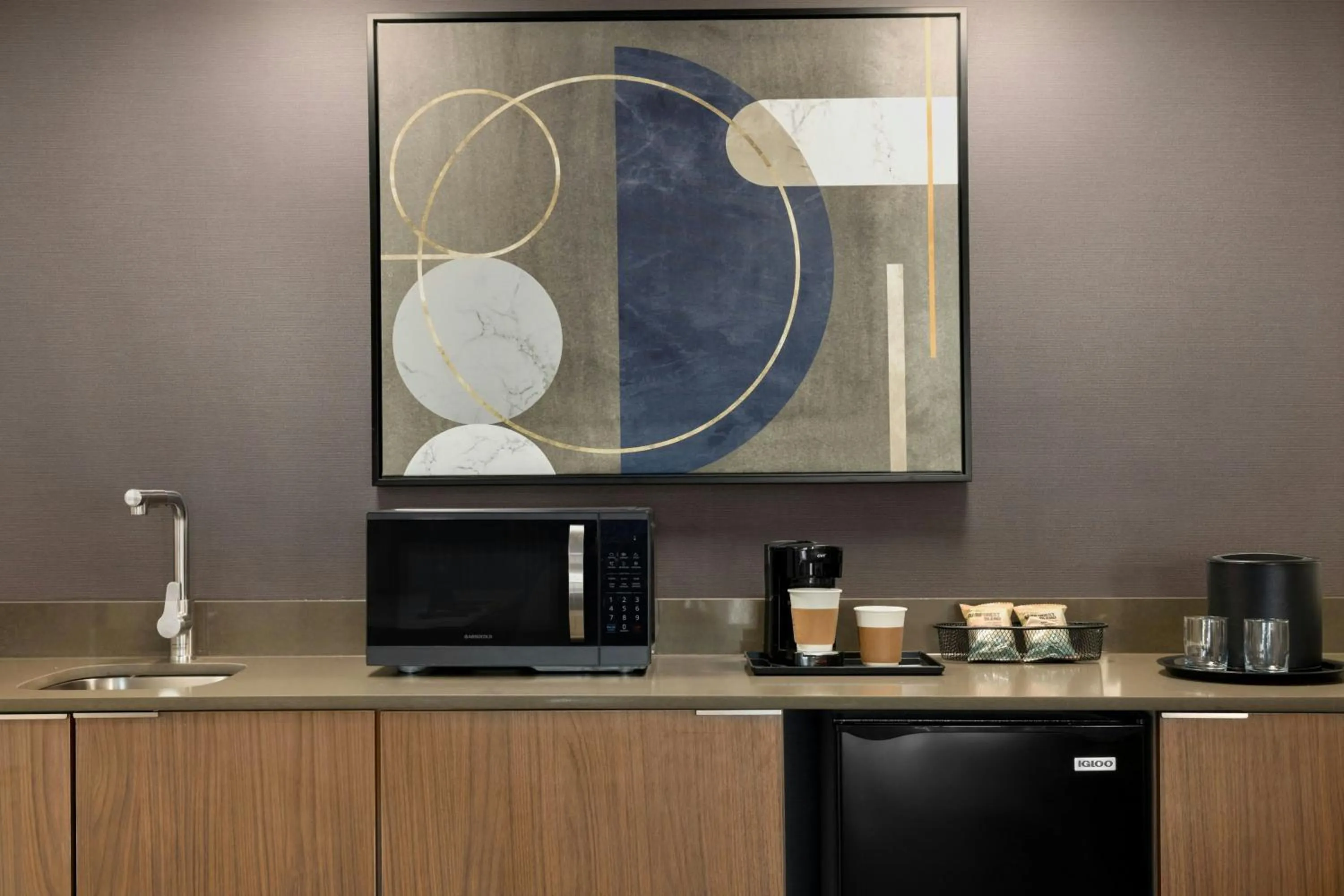 Kitchen or kitchenette in Courtyard by Marriott Kokomo