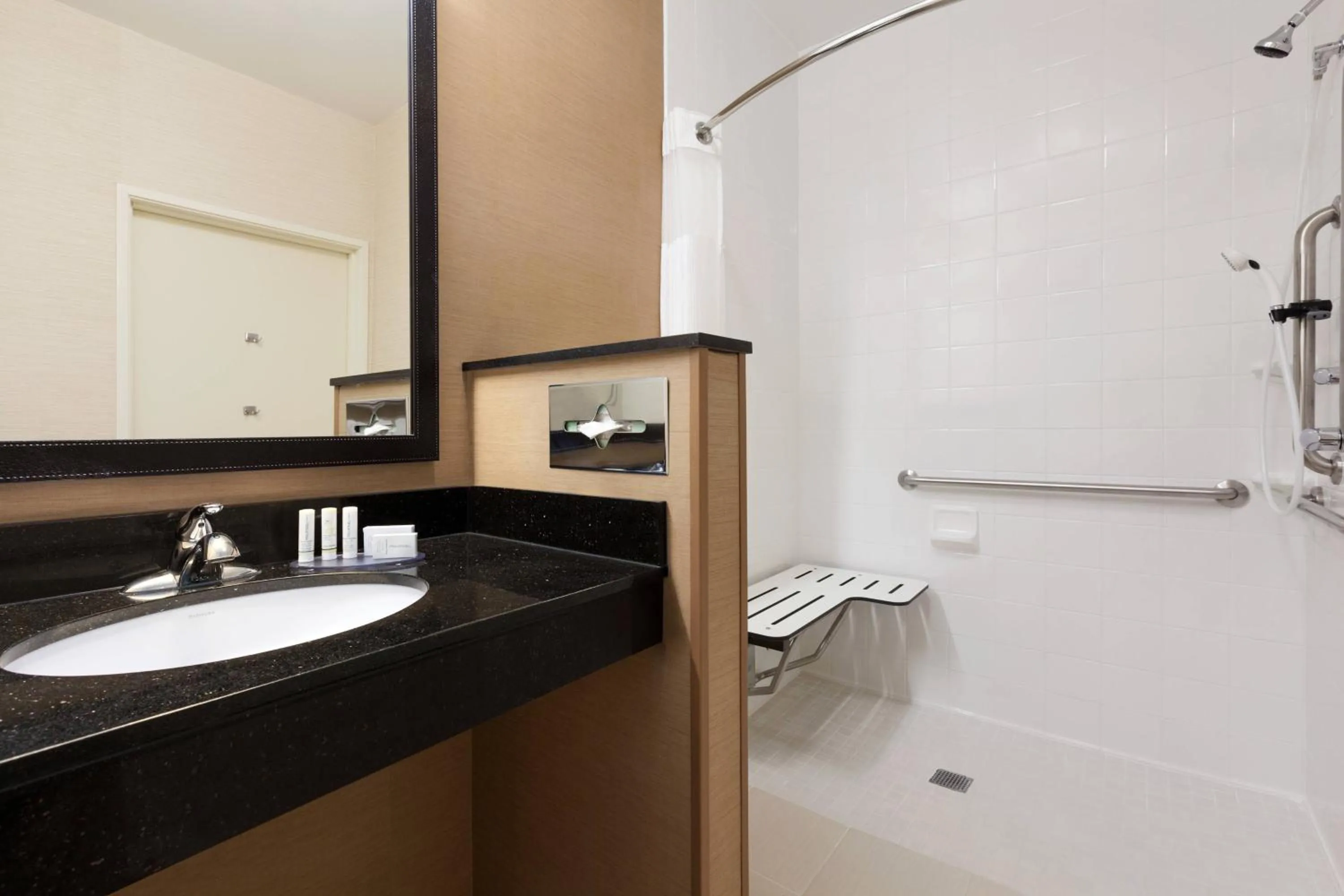 Bathroom in Fairfield Inn & Suites Omaha East/Council Bluffs, IA