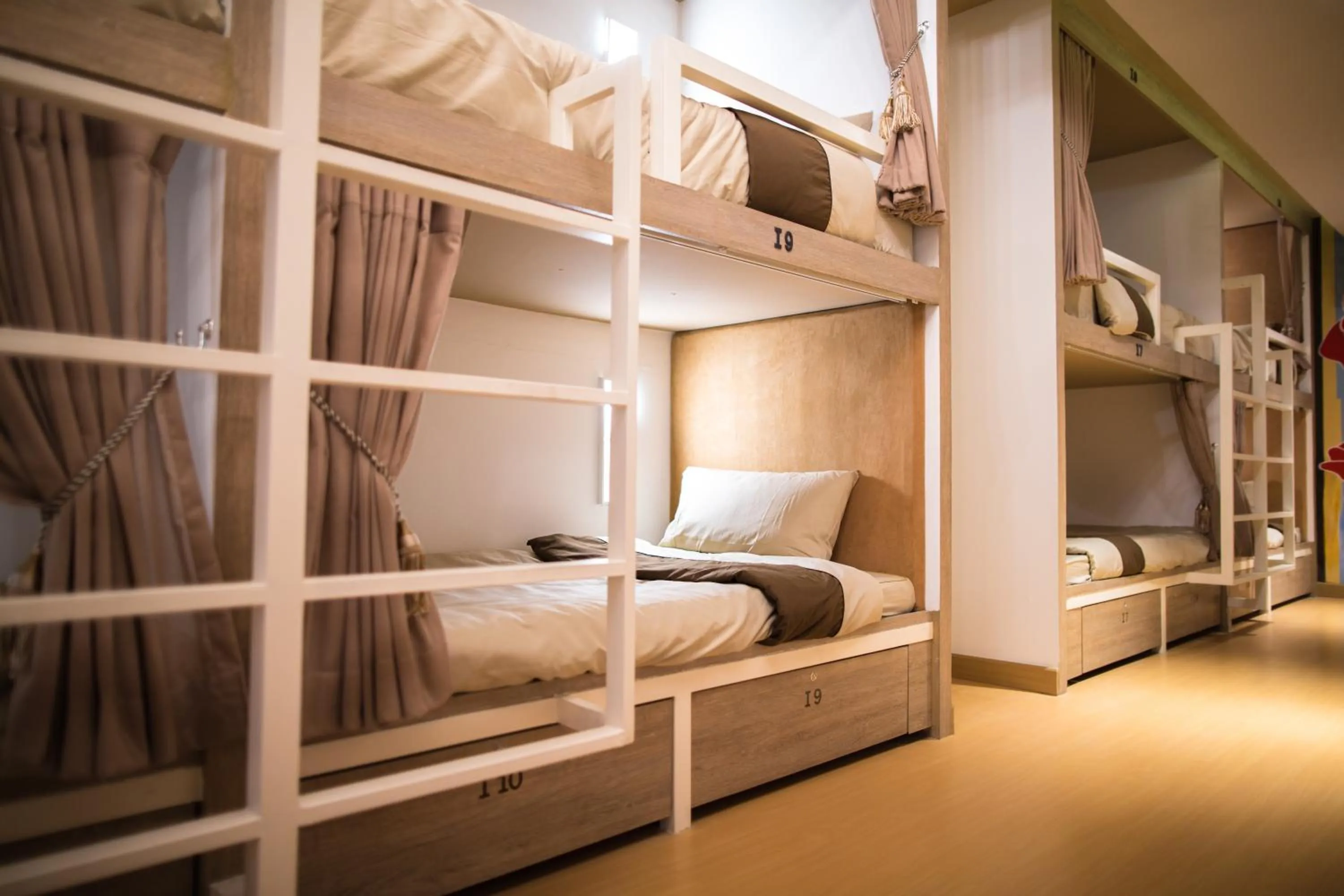 Photo of the whole room, Bed in Chiangmai Midpoint Activity Hostel