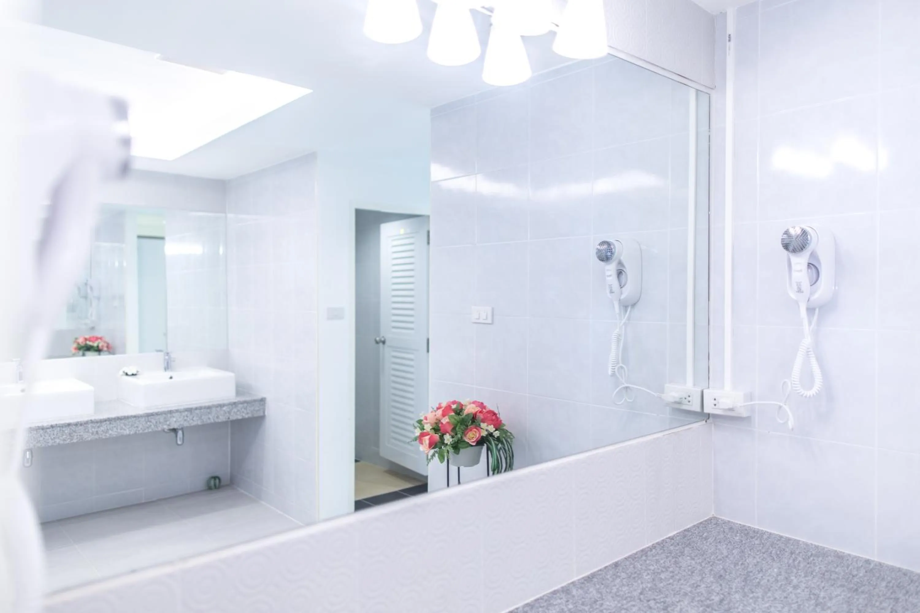 Bathroom in Chiangmai Midpoint Activity Hostel