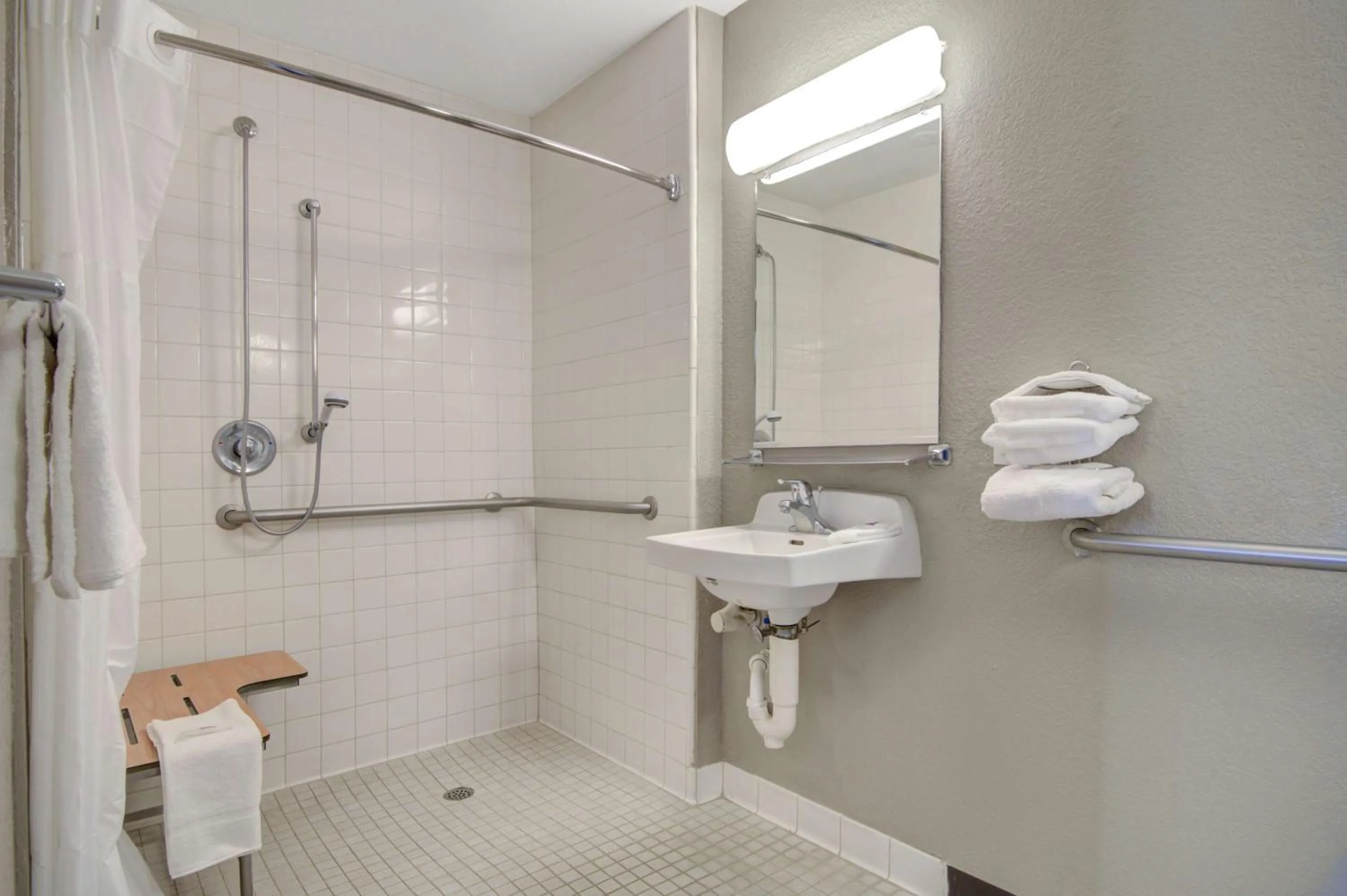 Bathroom in Motel 6-San Jose, CA - Airport