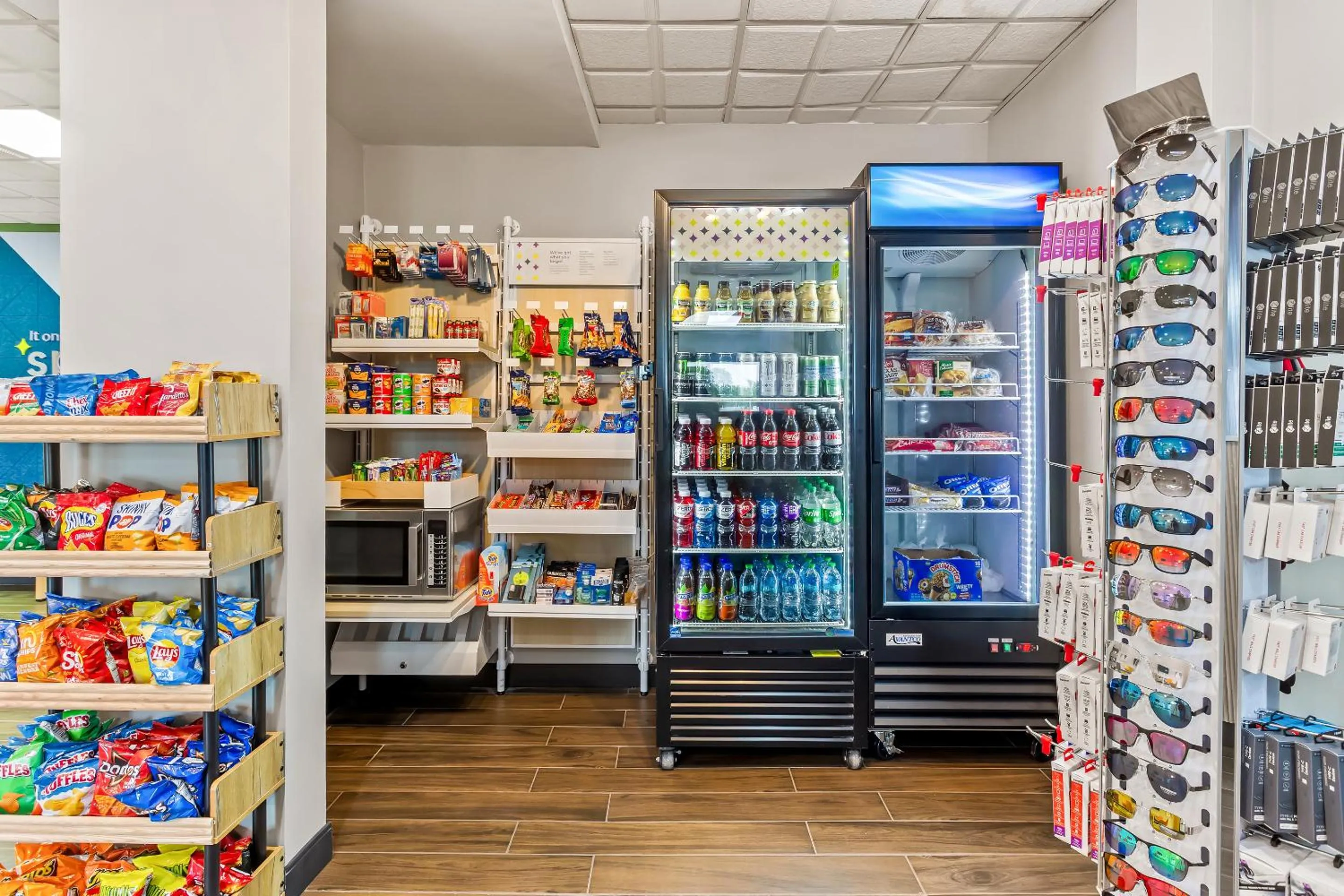 On-site shops in Spark By Hilton Oak Forest I-57