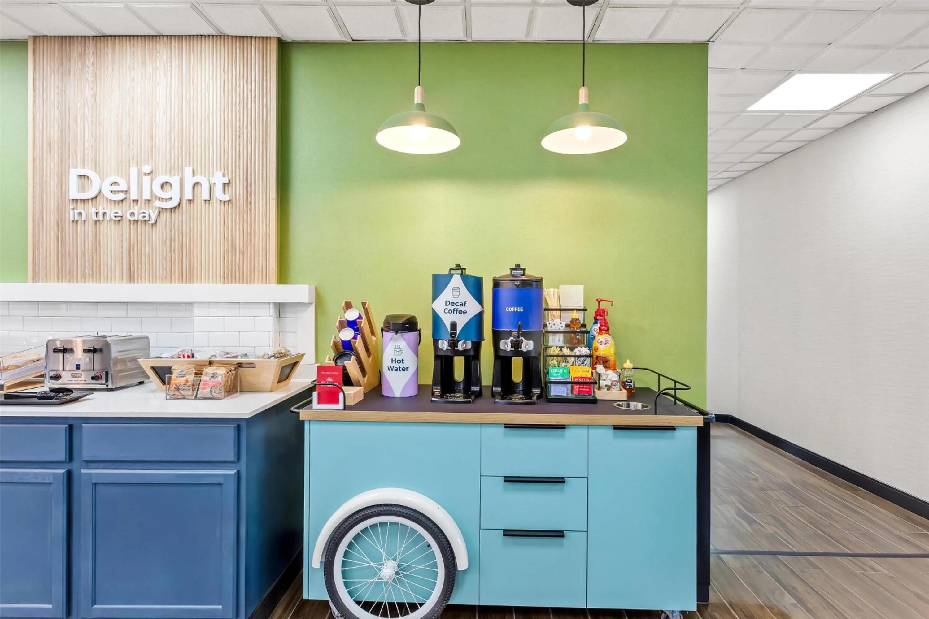 Breakfast in Spark By Hilton Oak Forest I-57