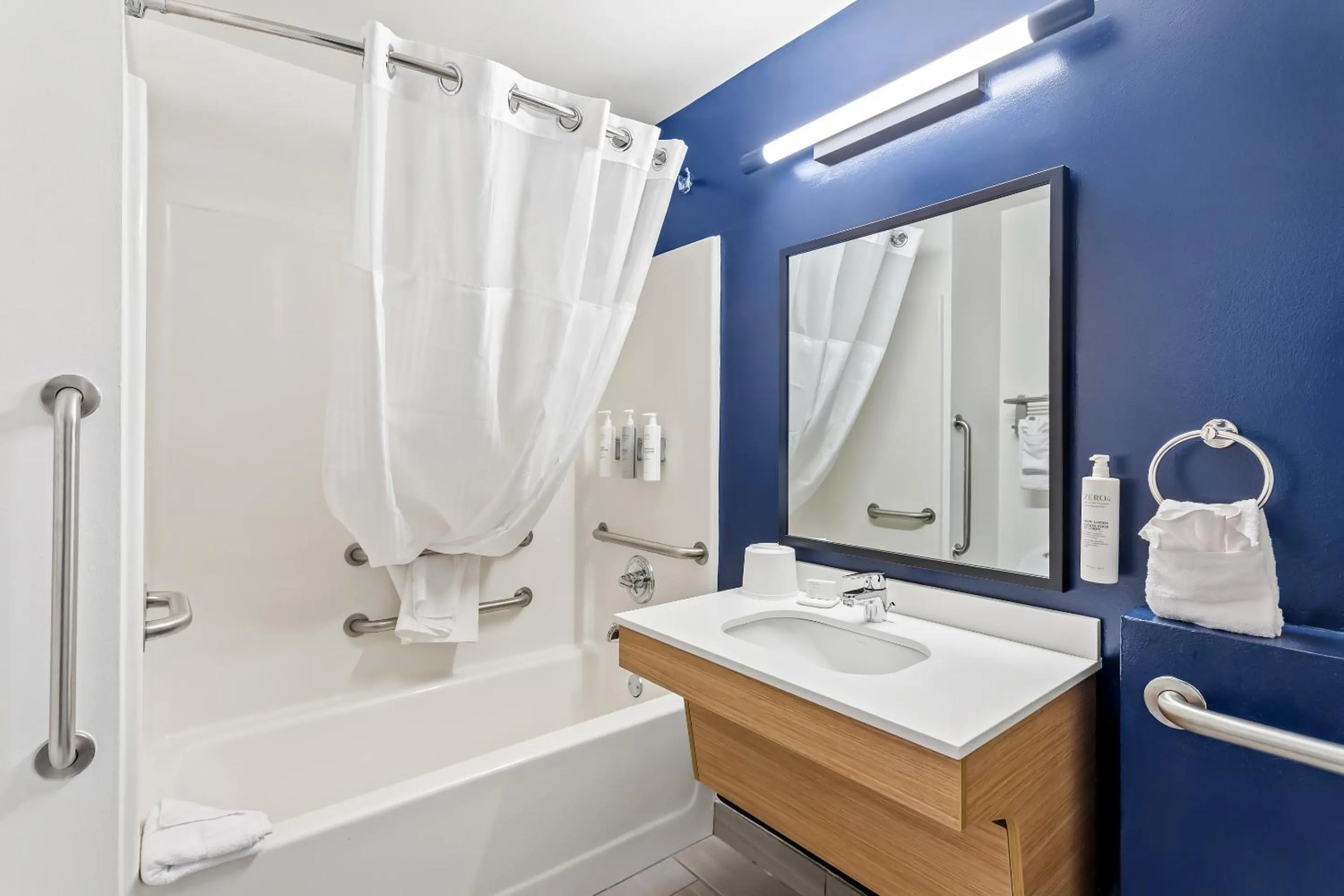 Bathroom in Spark By Hilton Oak Forest I-57