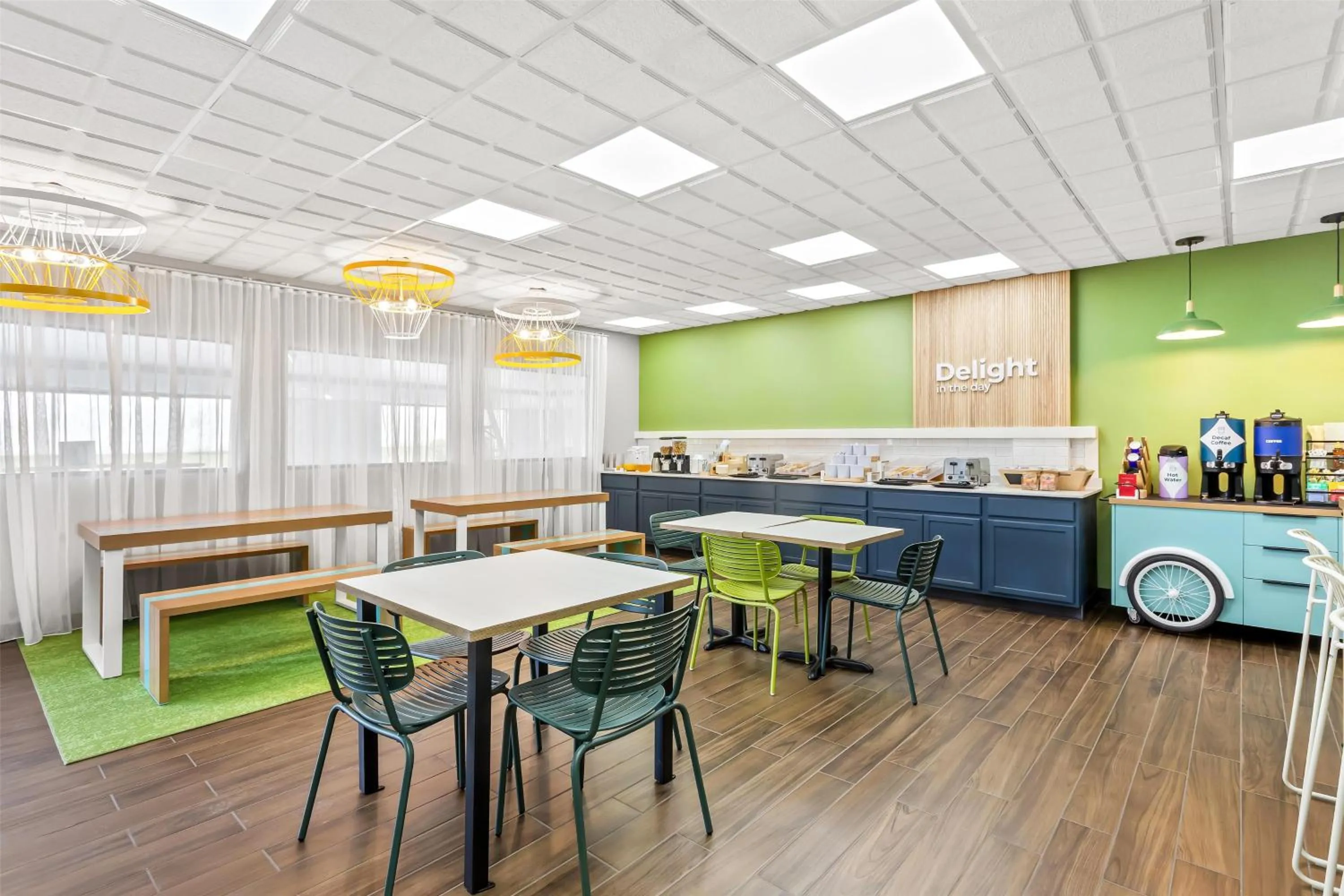 Breakfast in Spark By Hilton Oak Forest I-57