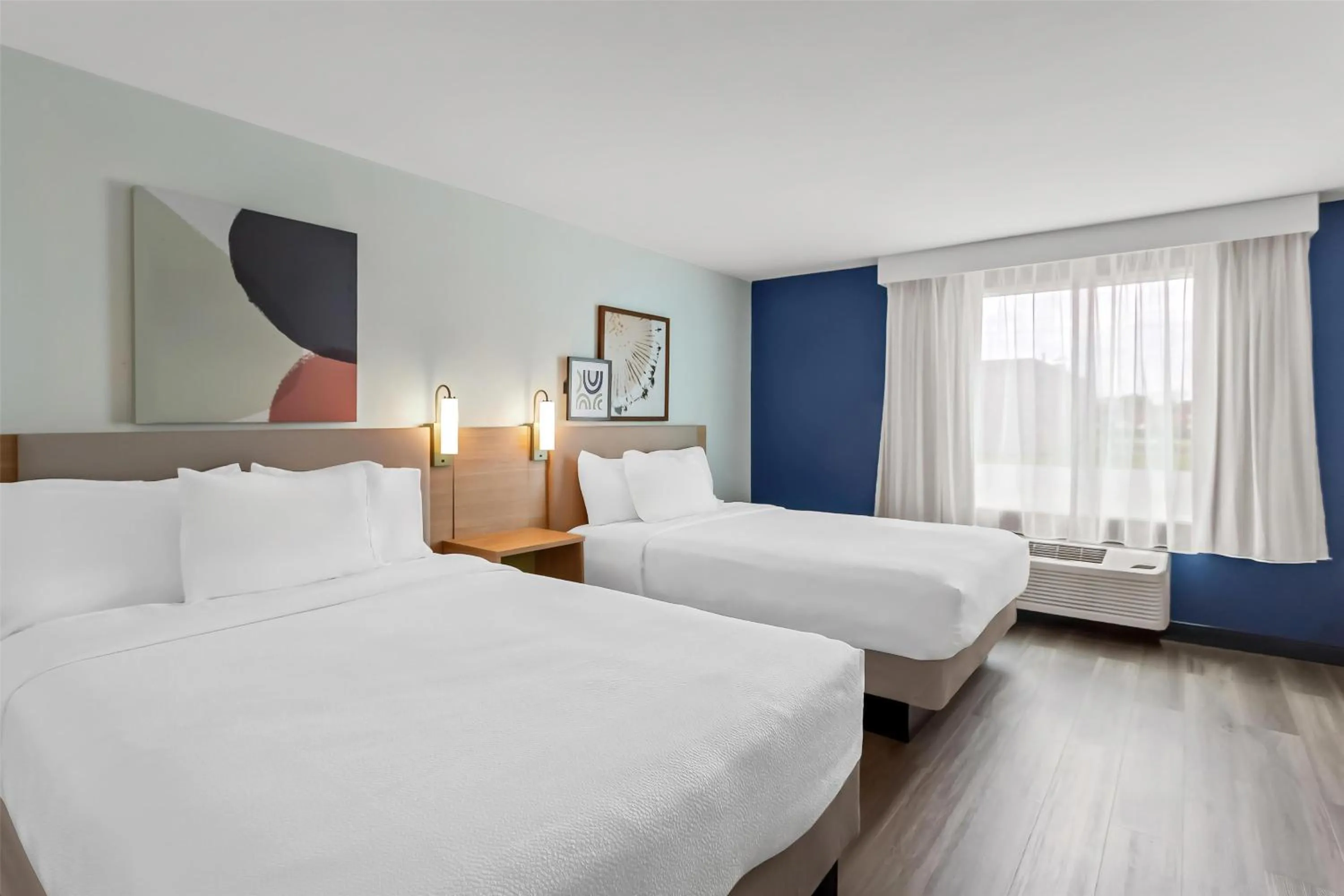 Bed in Spark By Hilton Oak Forest I-57