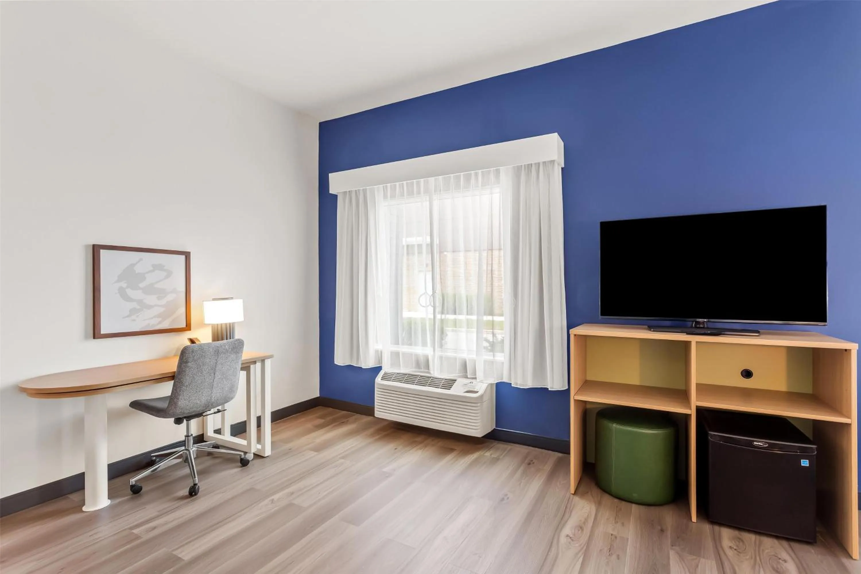 Bedroom in Spark By Hilton Oak Forest I-57