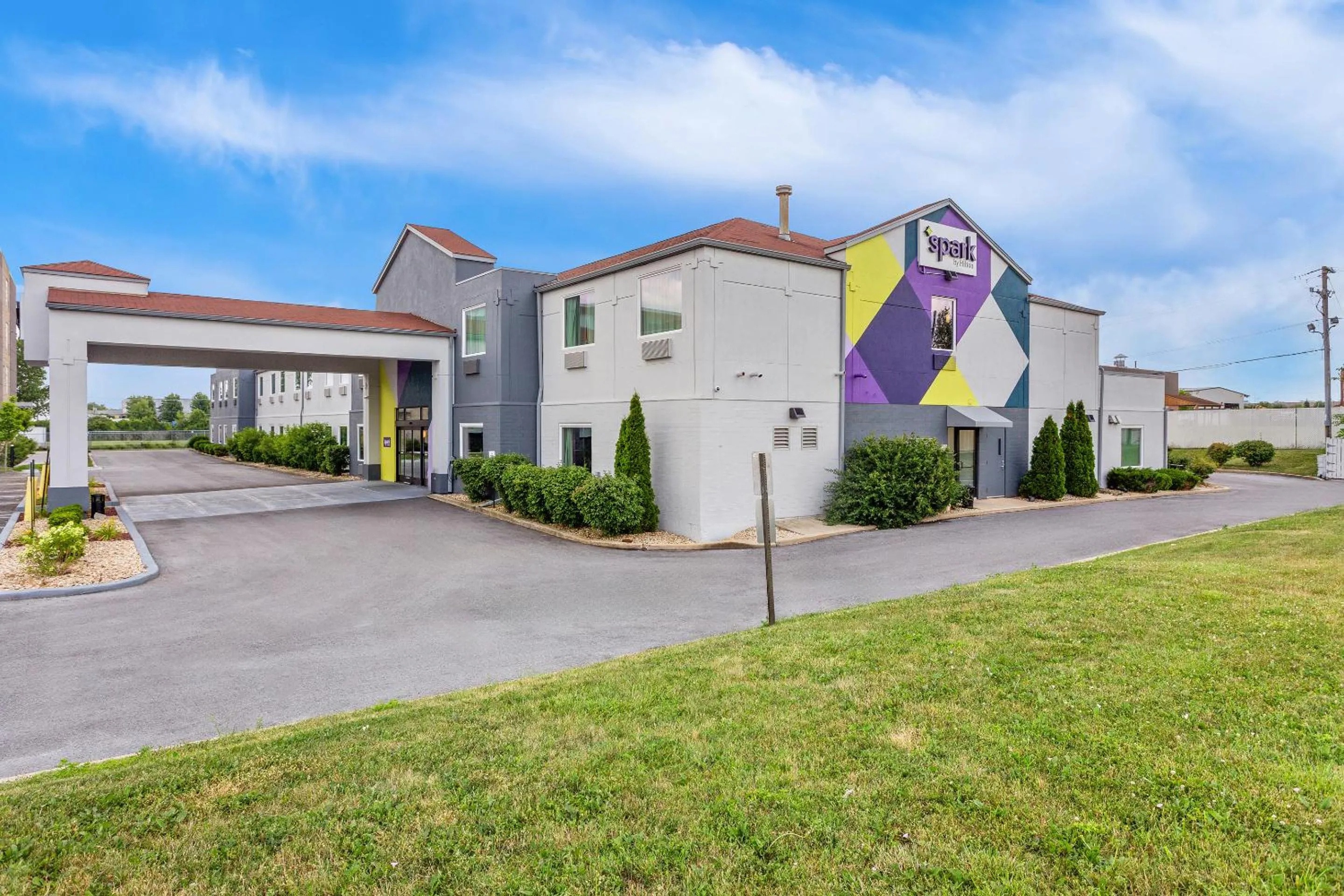 Property building in Spark By Hilton Oak Forest I-57