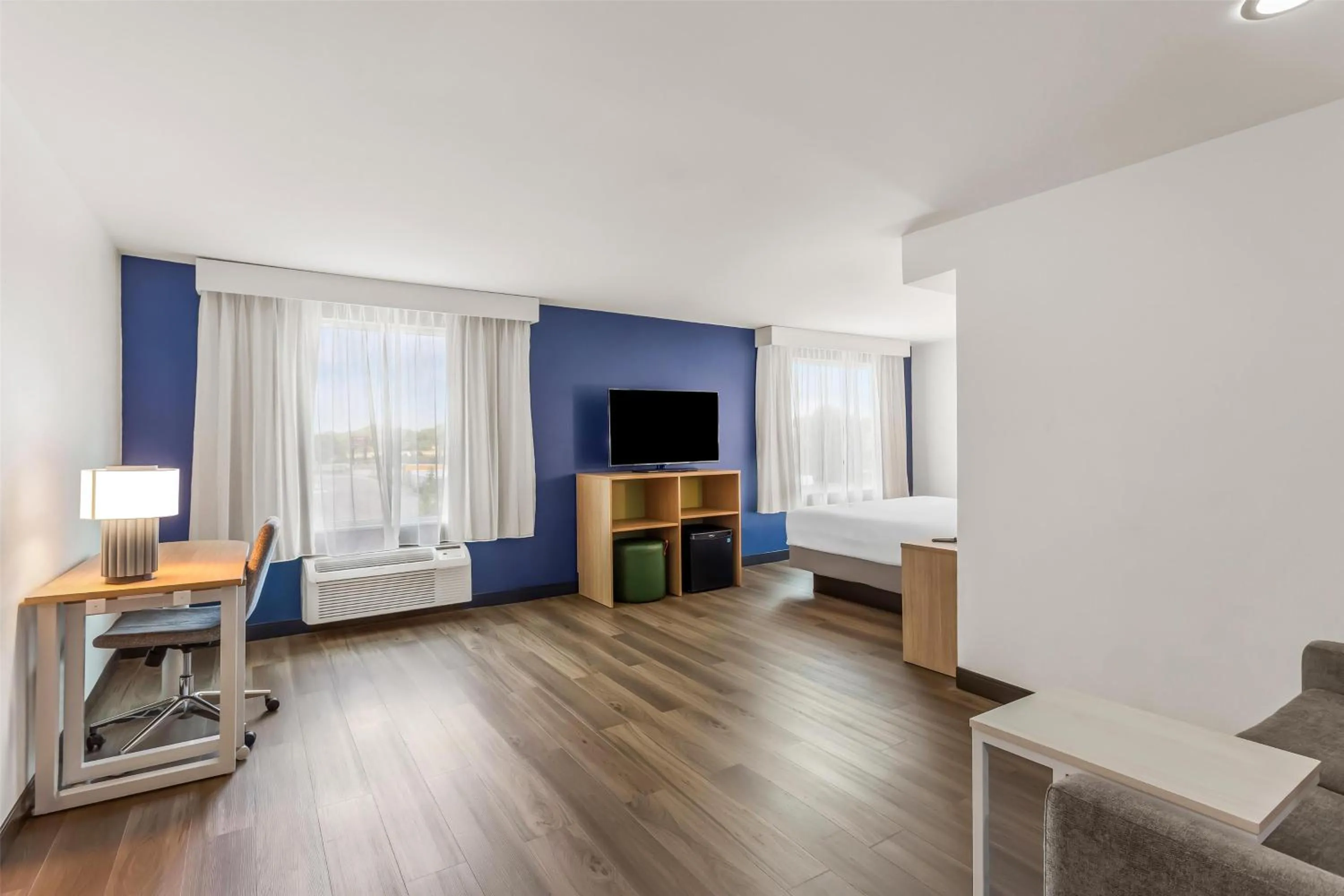 Bedroom in Spark By Hilton Oak Forest I-57