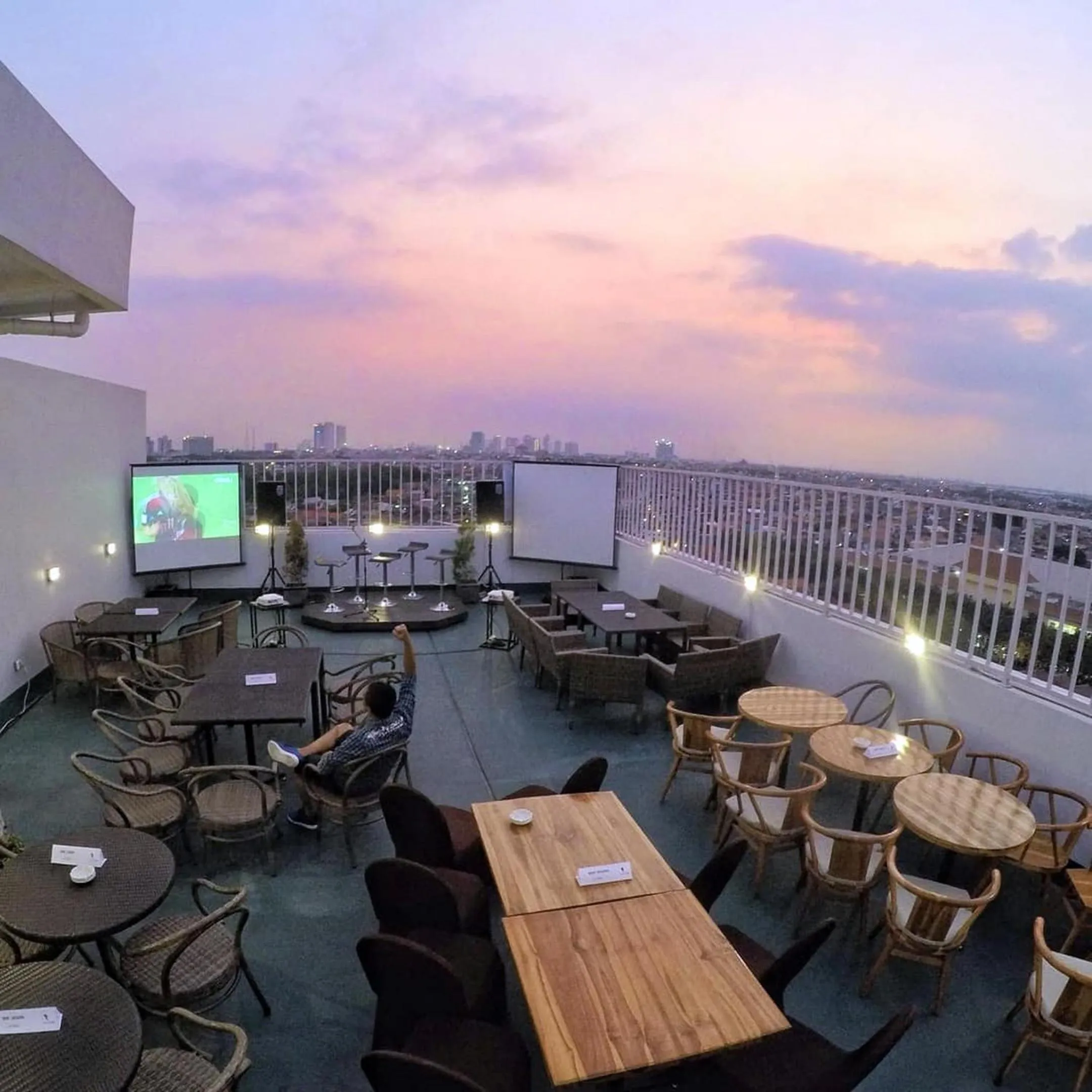 Restaurant/places to eat in Great Diponegoro Hotel Surabaya