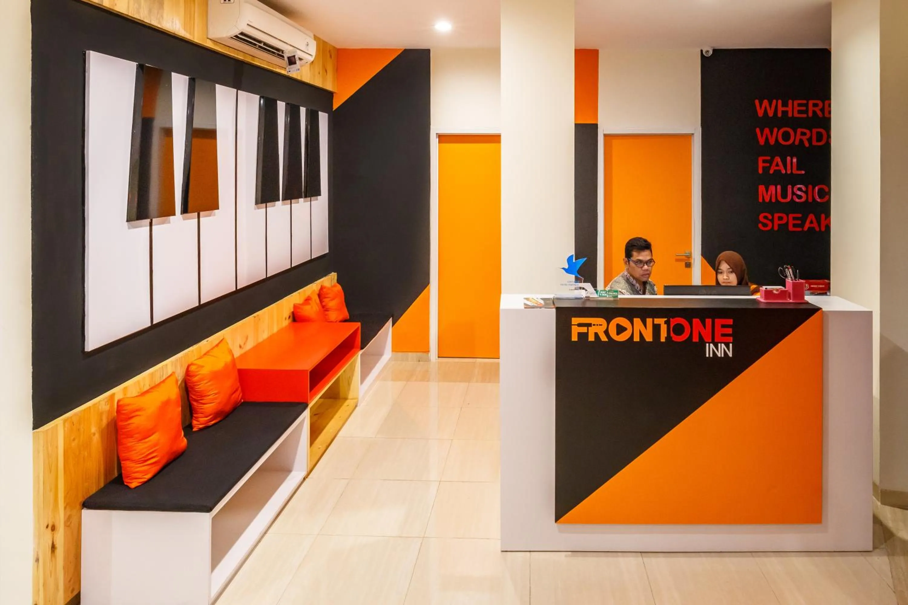 Lobby or reception in Front One Inn Muntilan