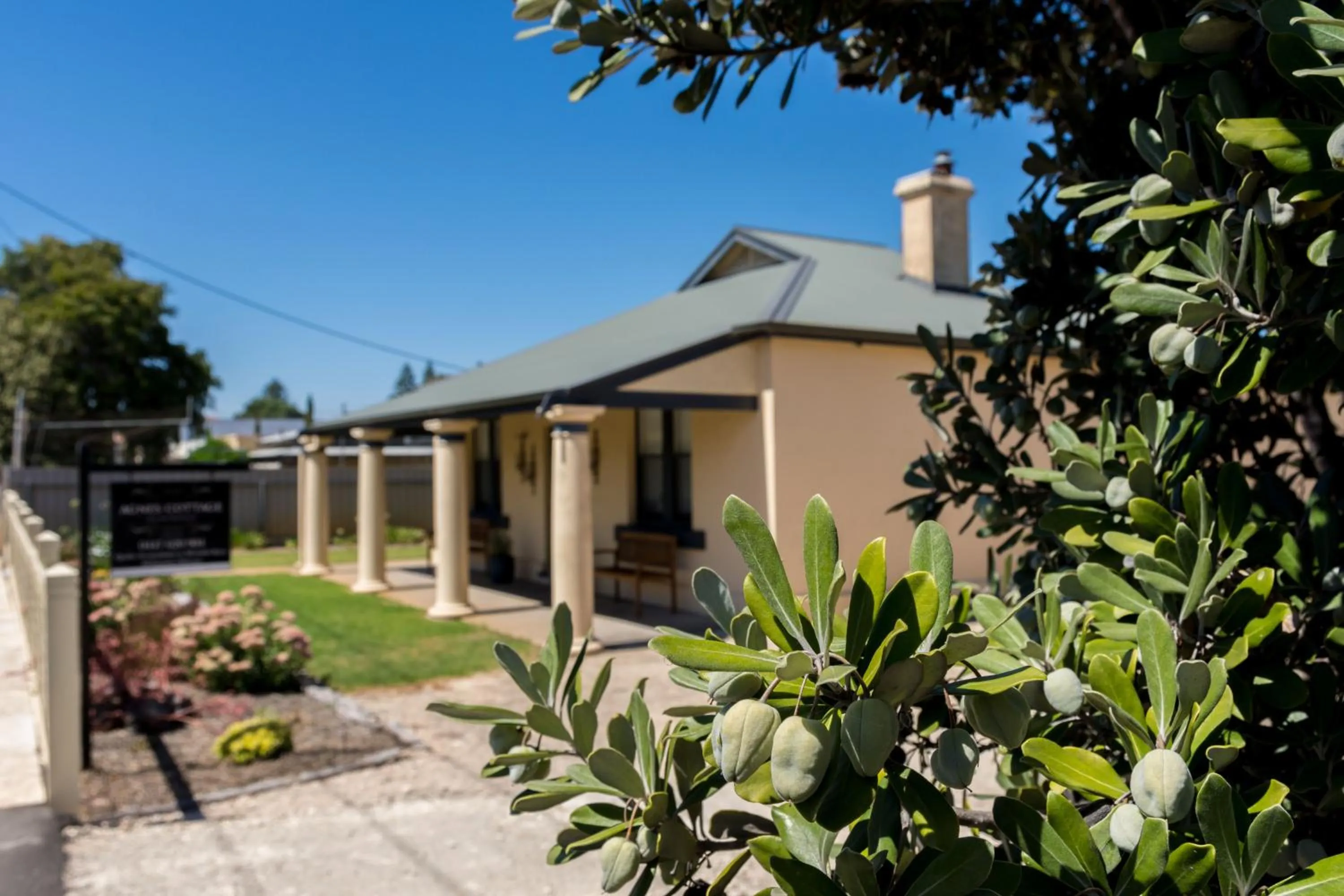 Property building in Agnes Cottage Bed & Breakfast