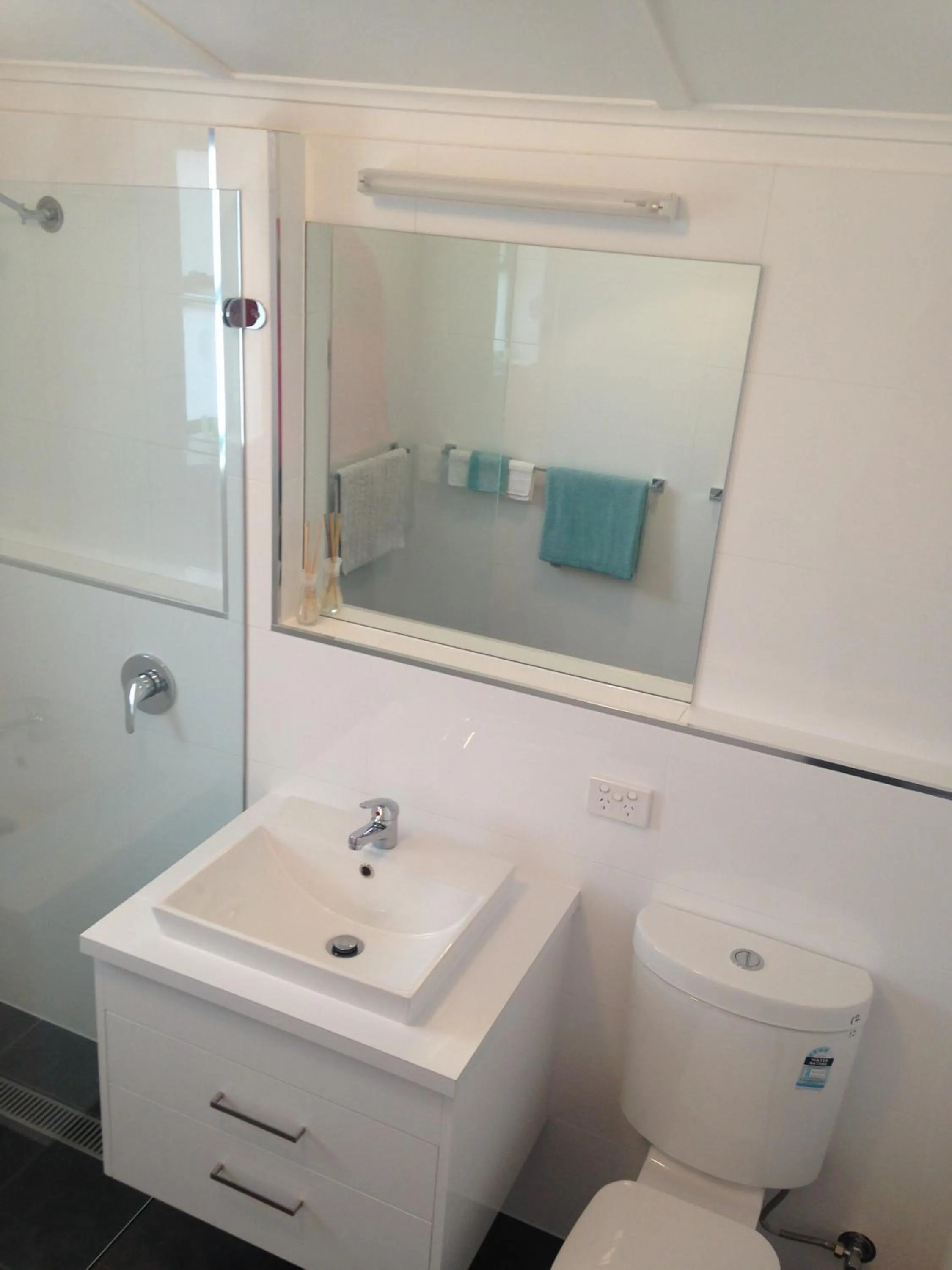 Toilet in Agnes Cottage Bed & Breakfast