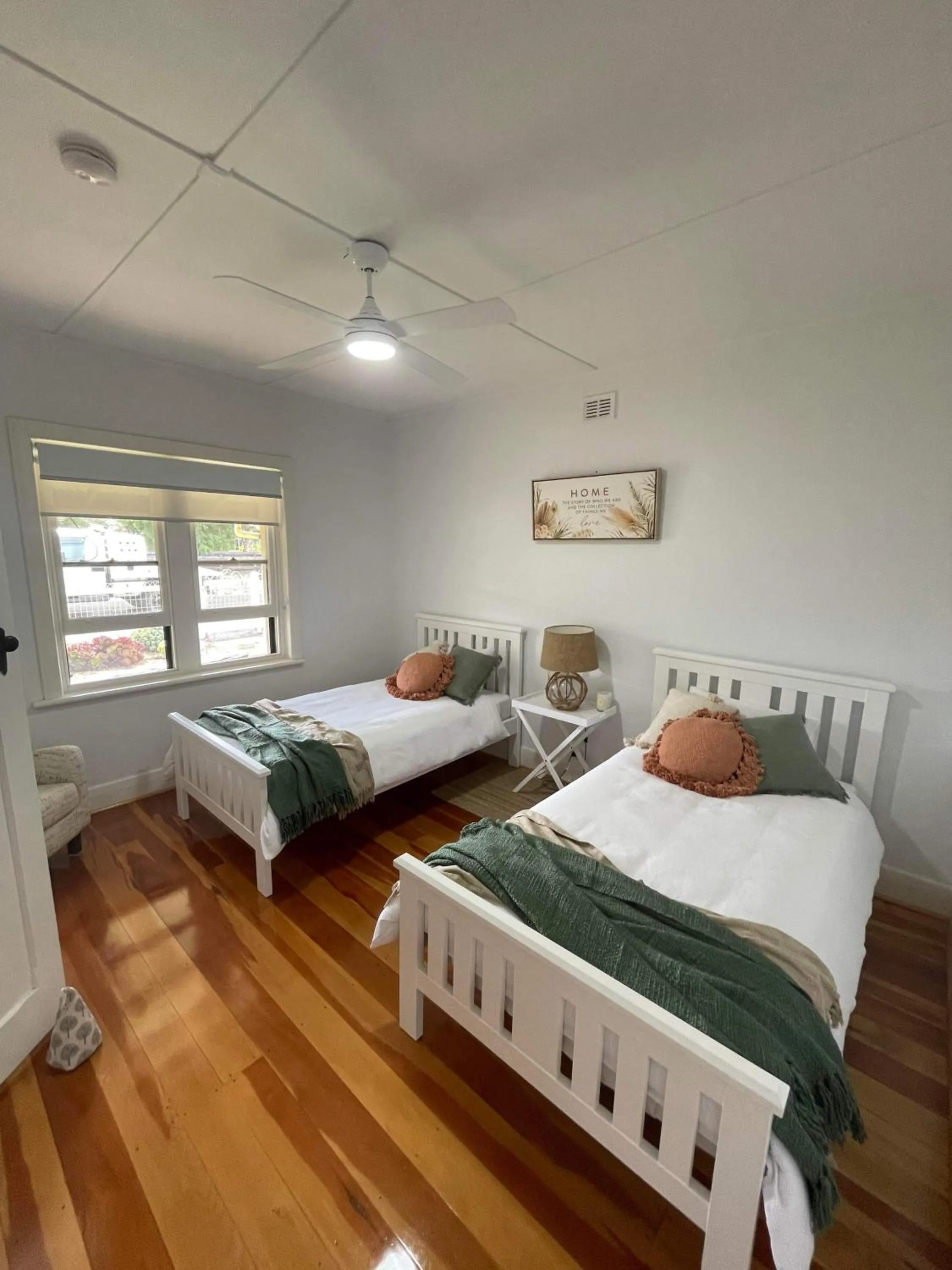 Bed in Agnes Cottage Bed & Breakfast