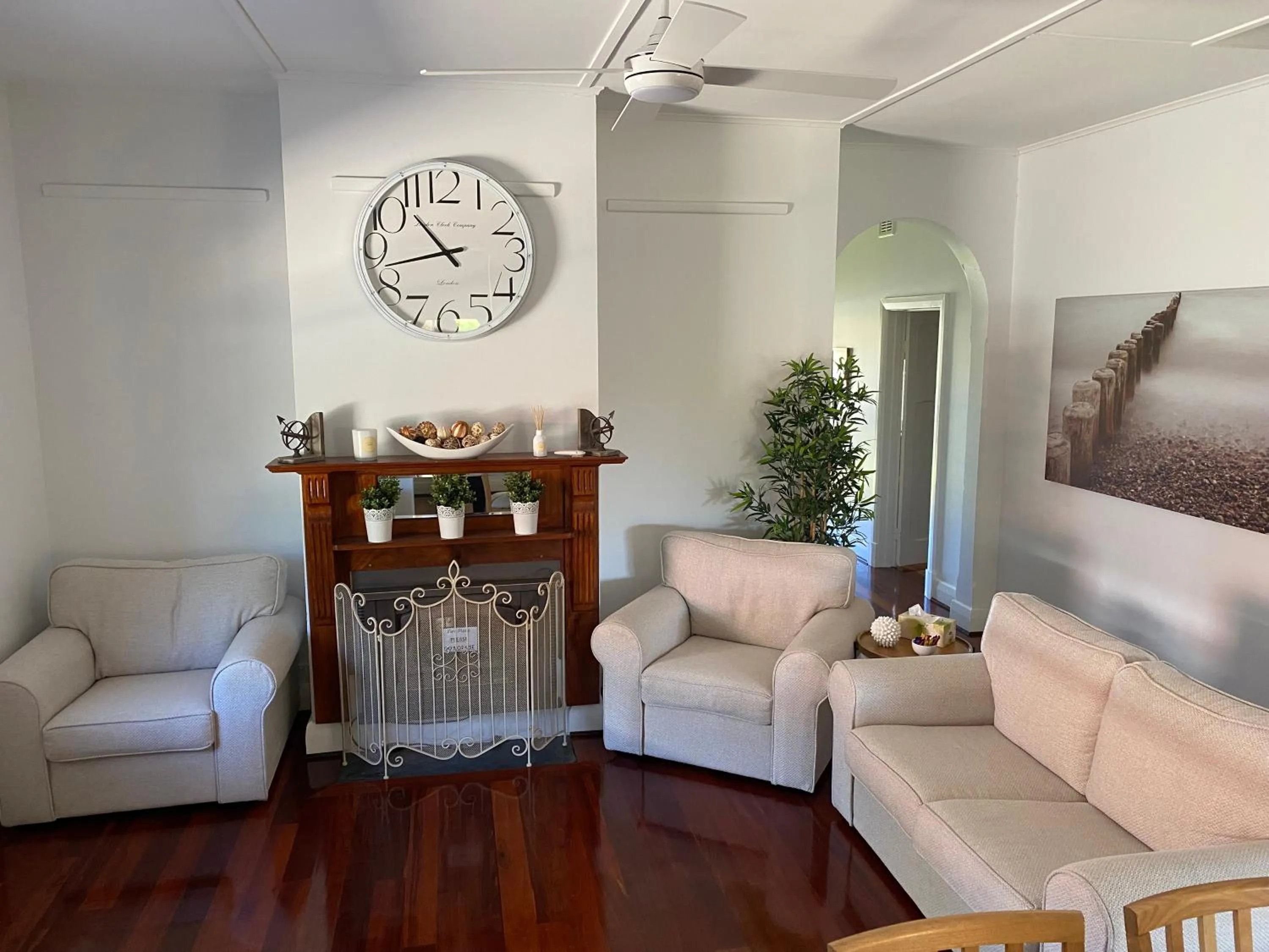 Lounge or bar in Agnes Cottage Bed & Breakfast