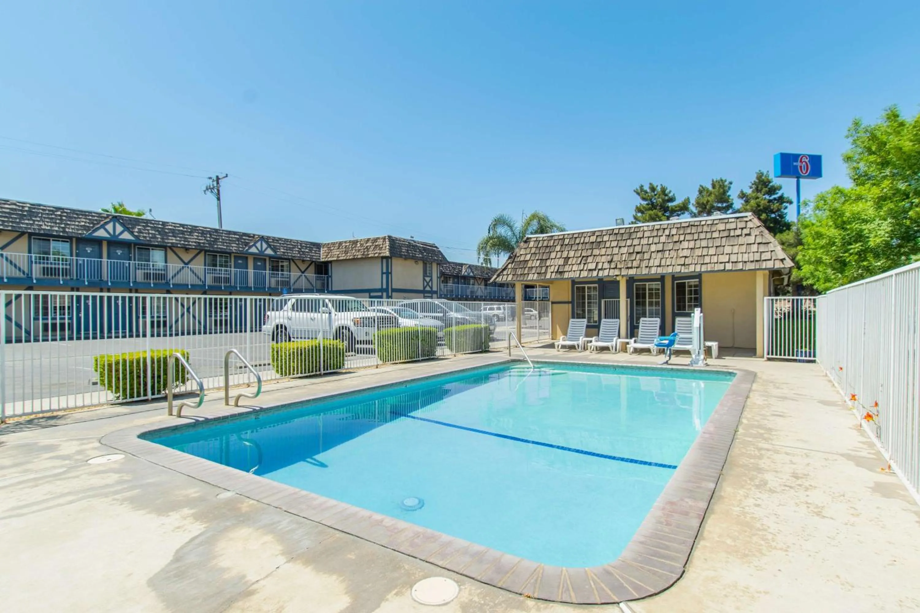 Day in Motel 6-Kingsburg, CA