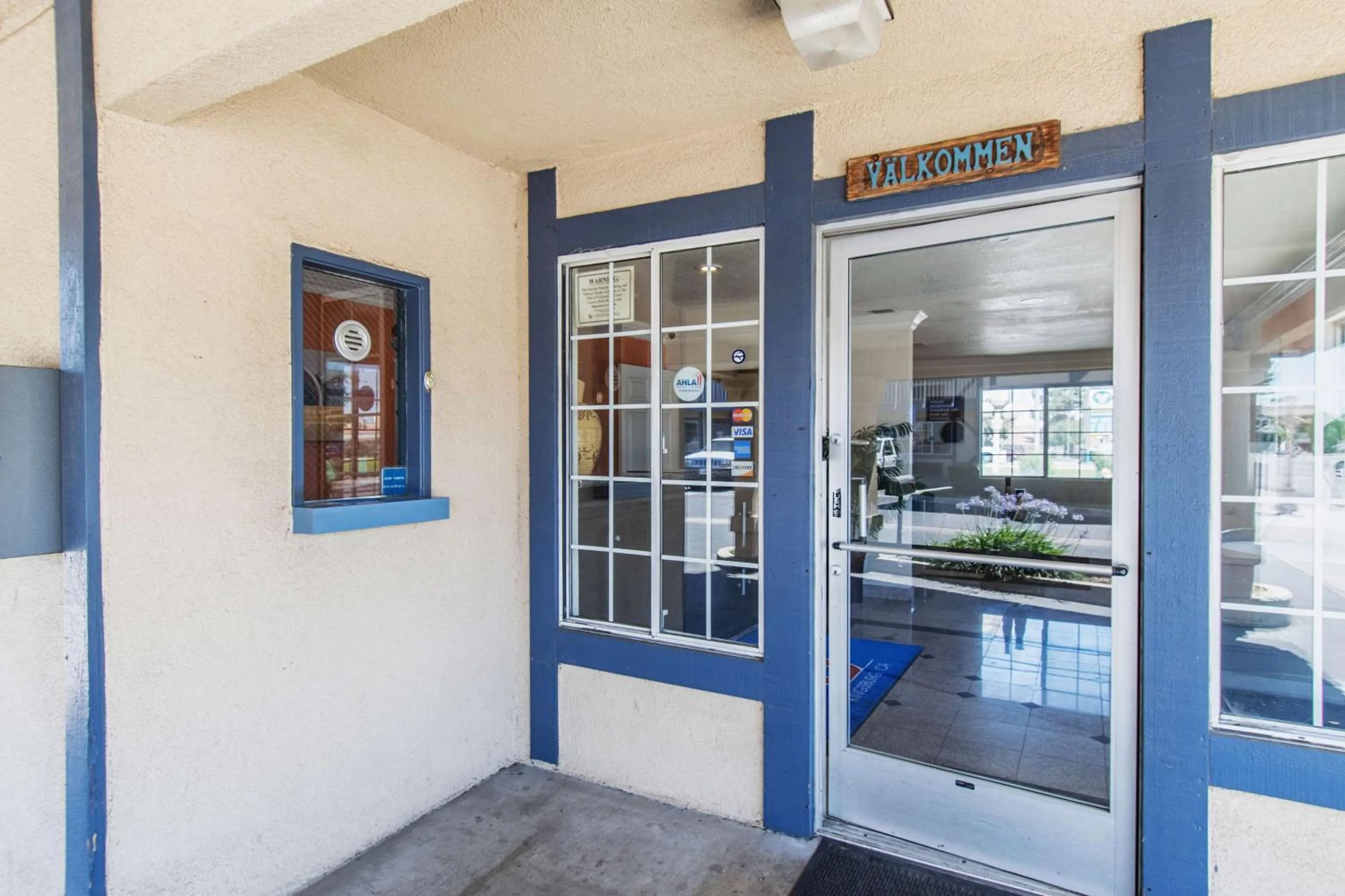 Property building in Motel 6-Kingsburg, CA