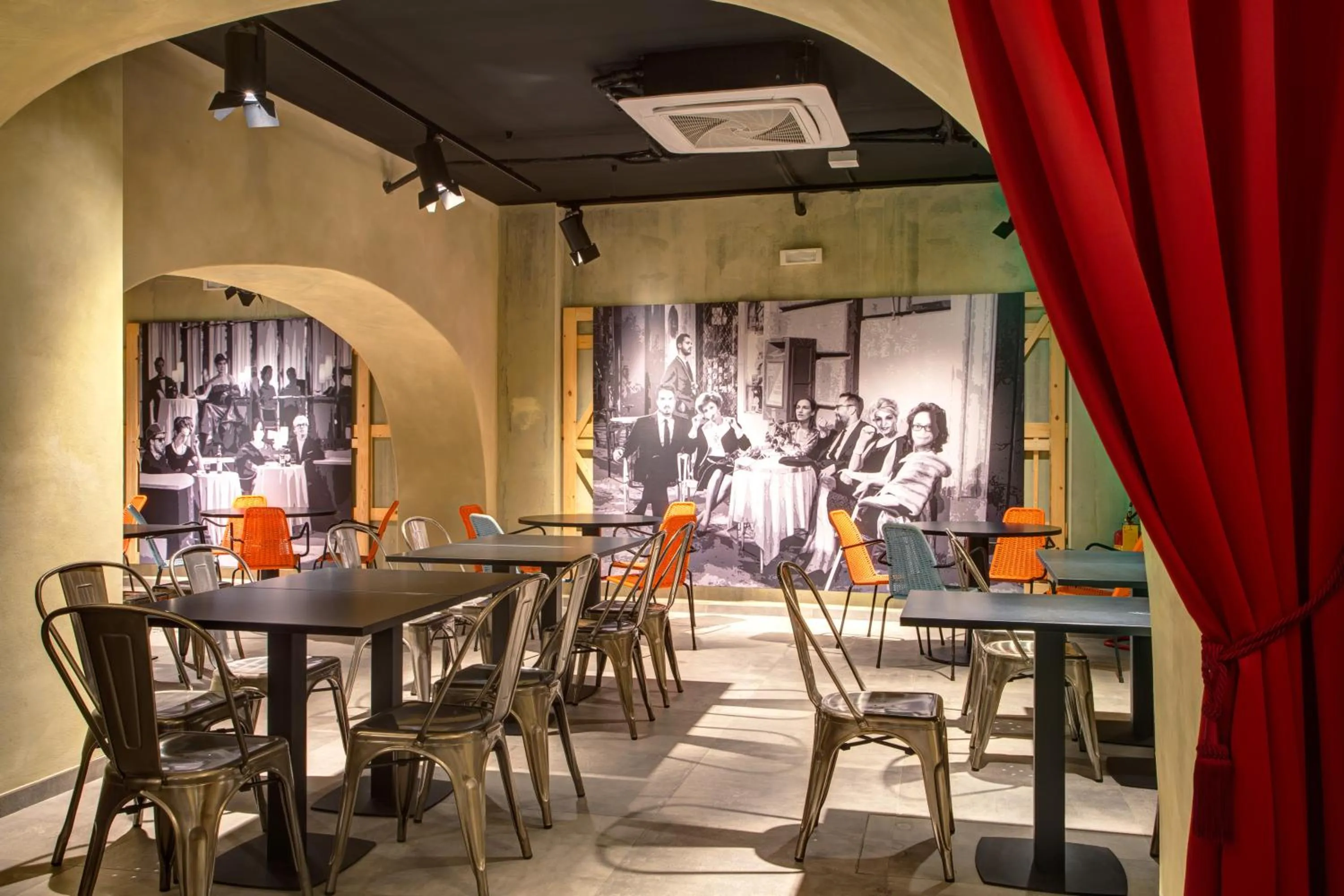 Restaurant/places to eat in MEININGER Roma Termini